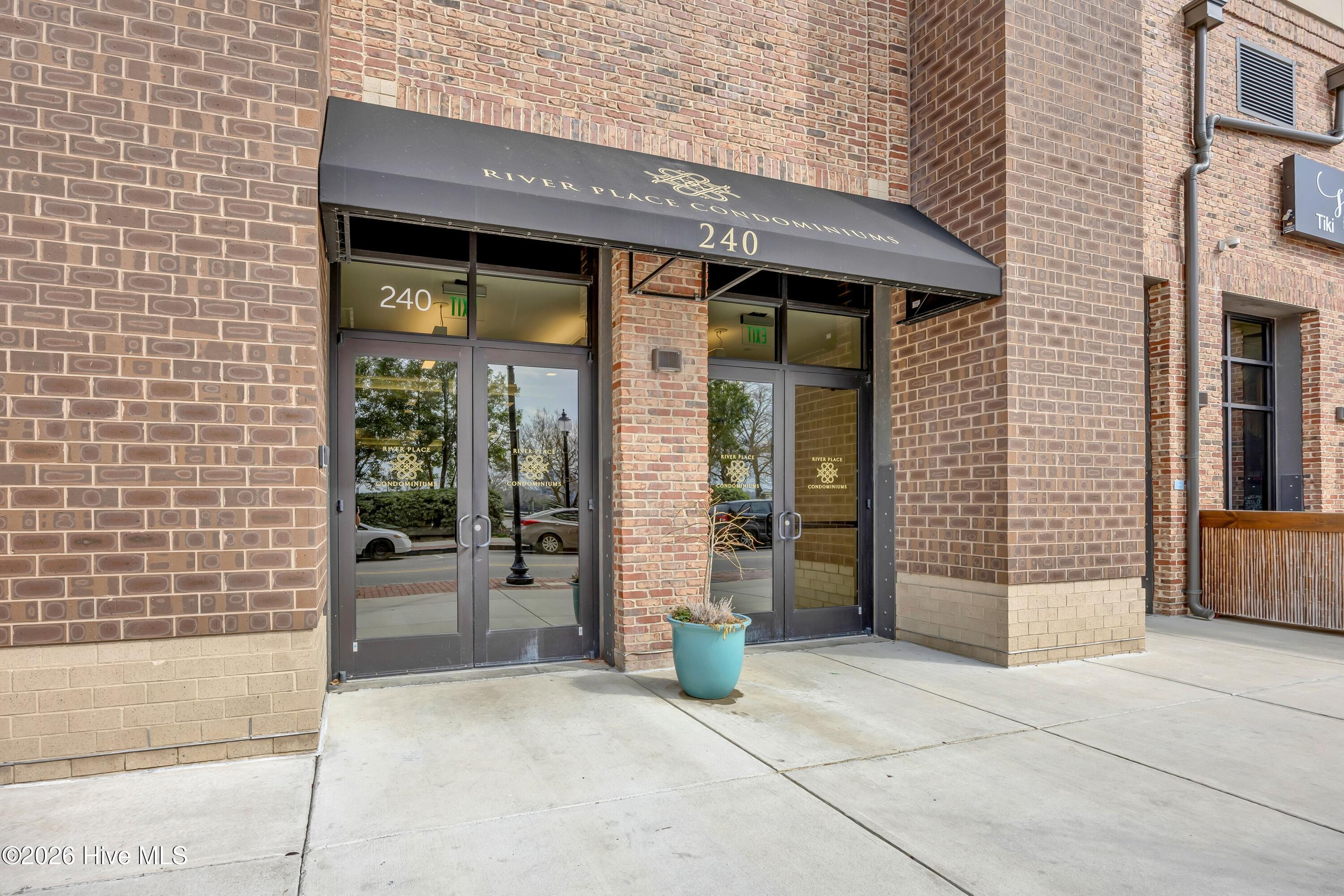 100556399 | Photo 56