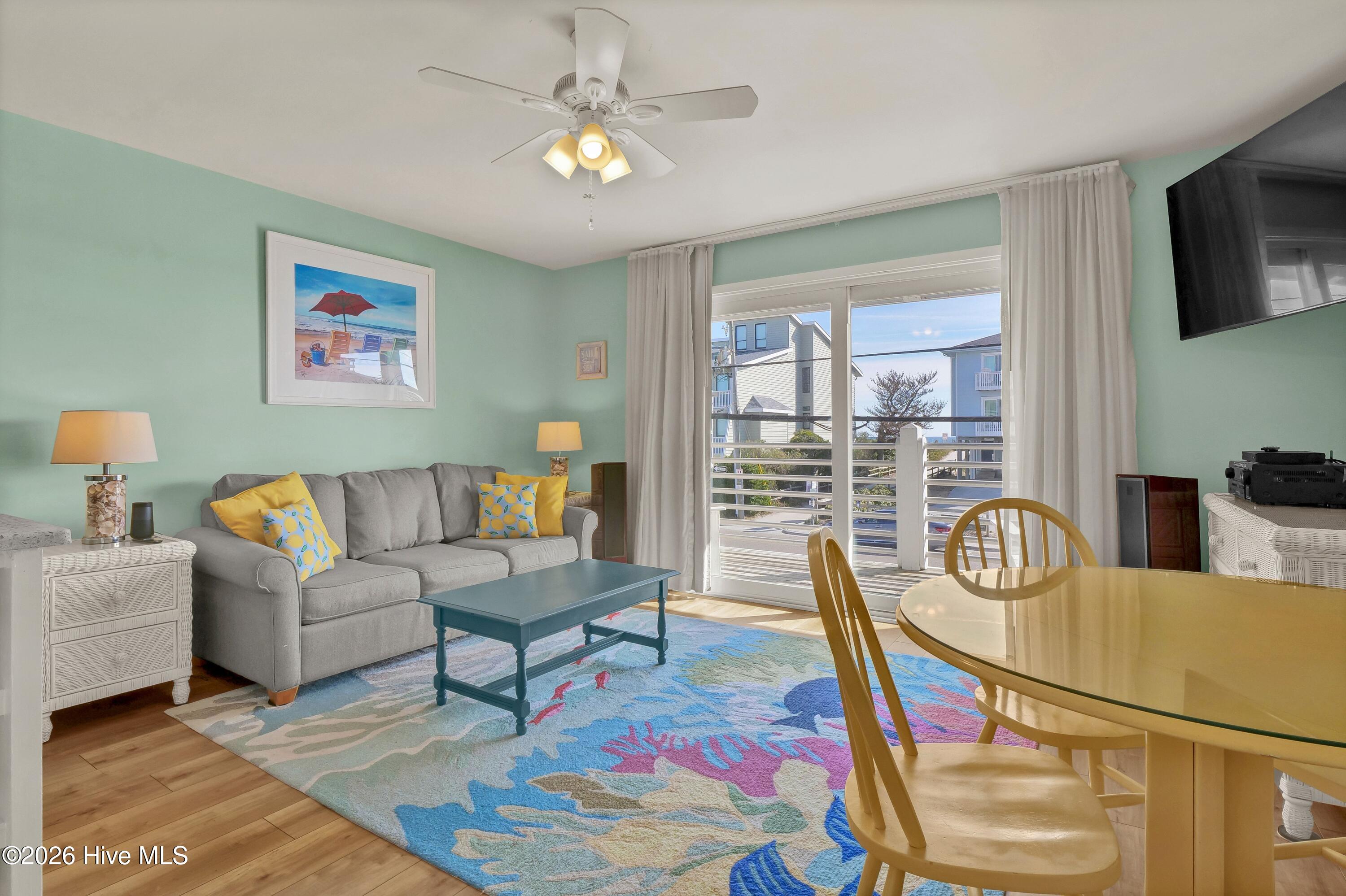 100549737 | Photo 22