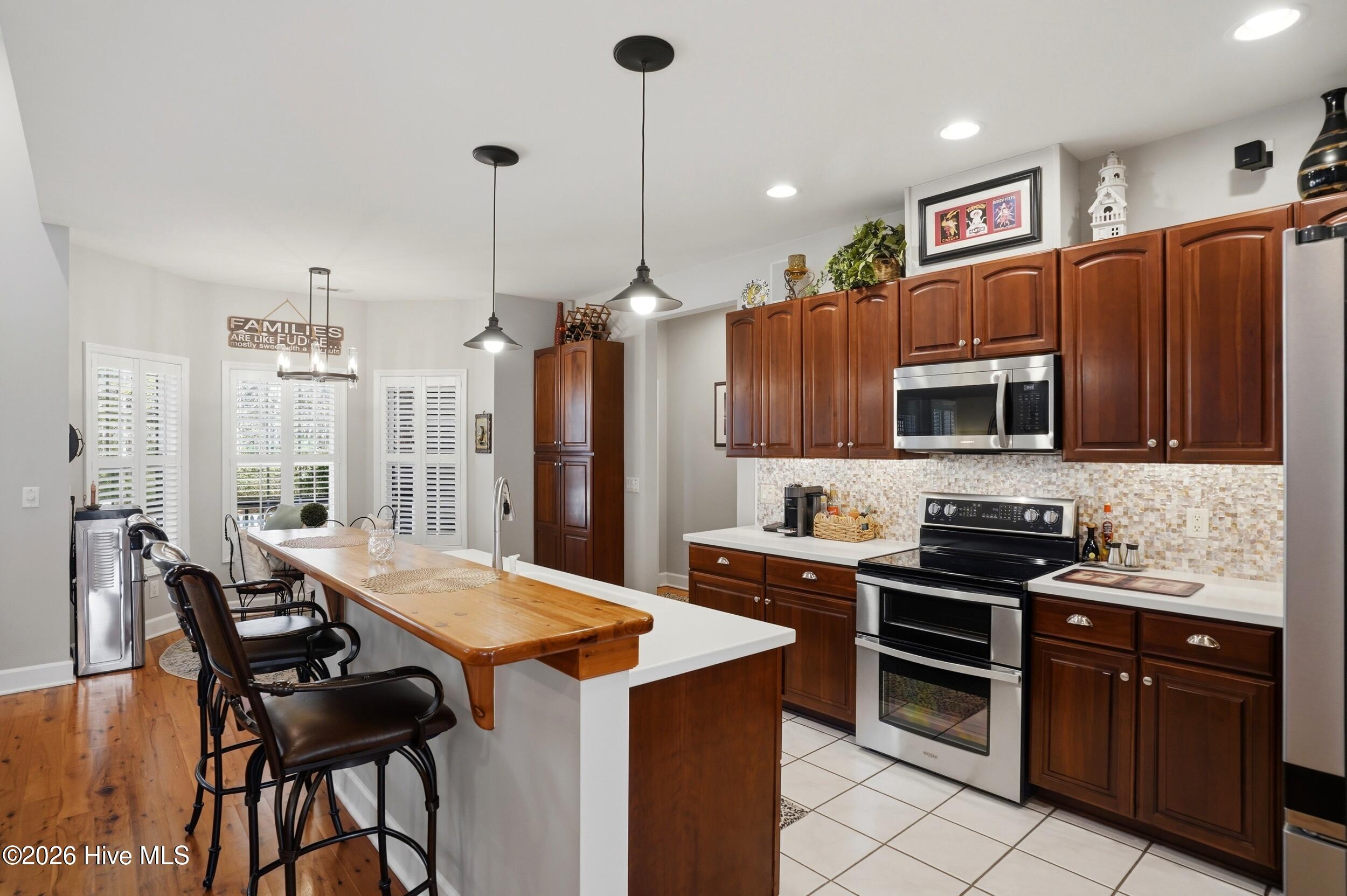 100563300 | Photo 14