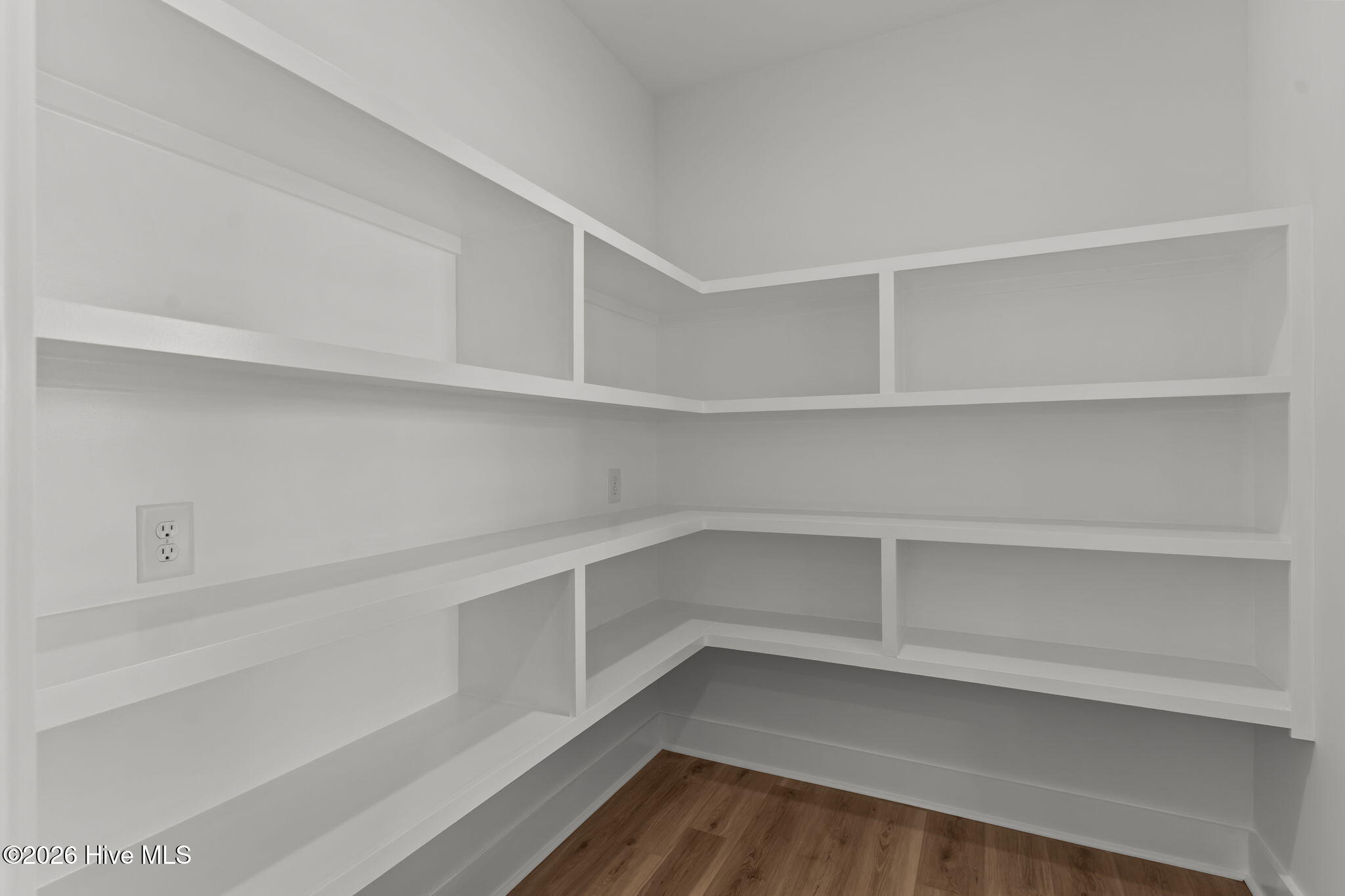 100549210 | Photo 12