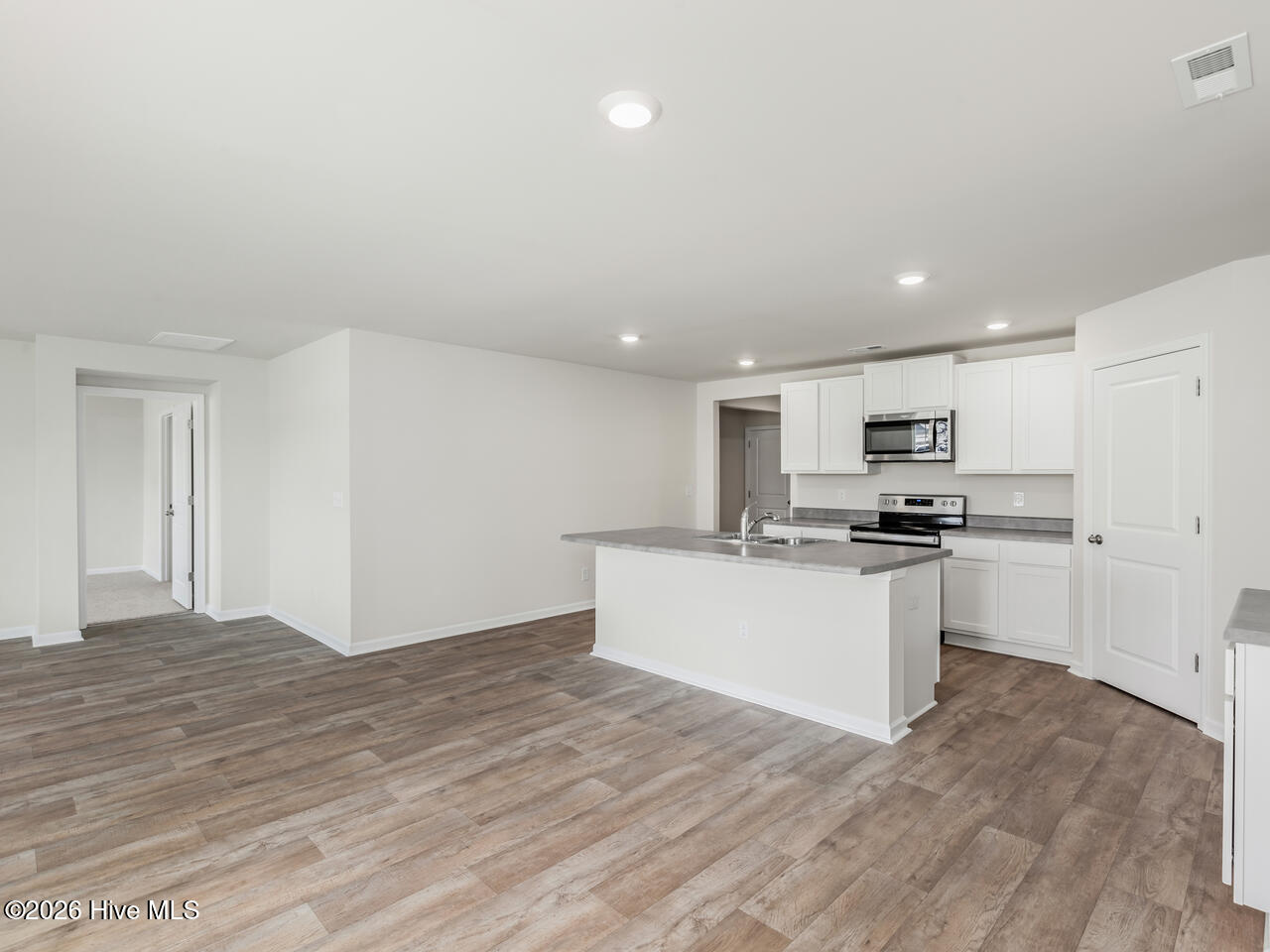 100548356 | Photo 10