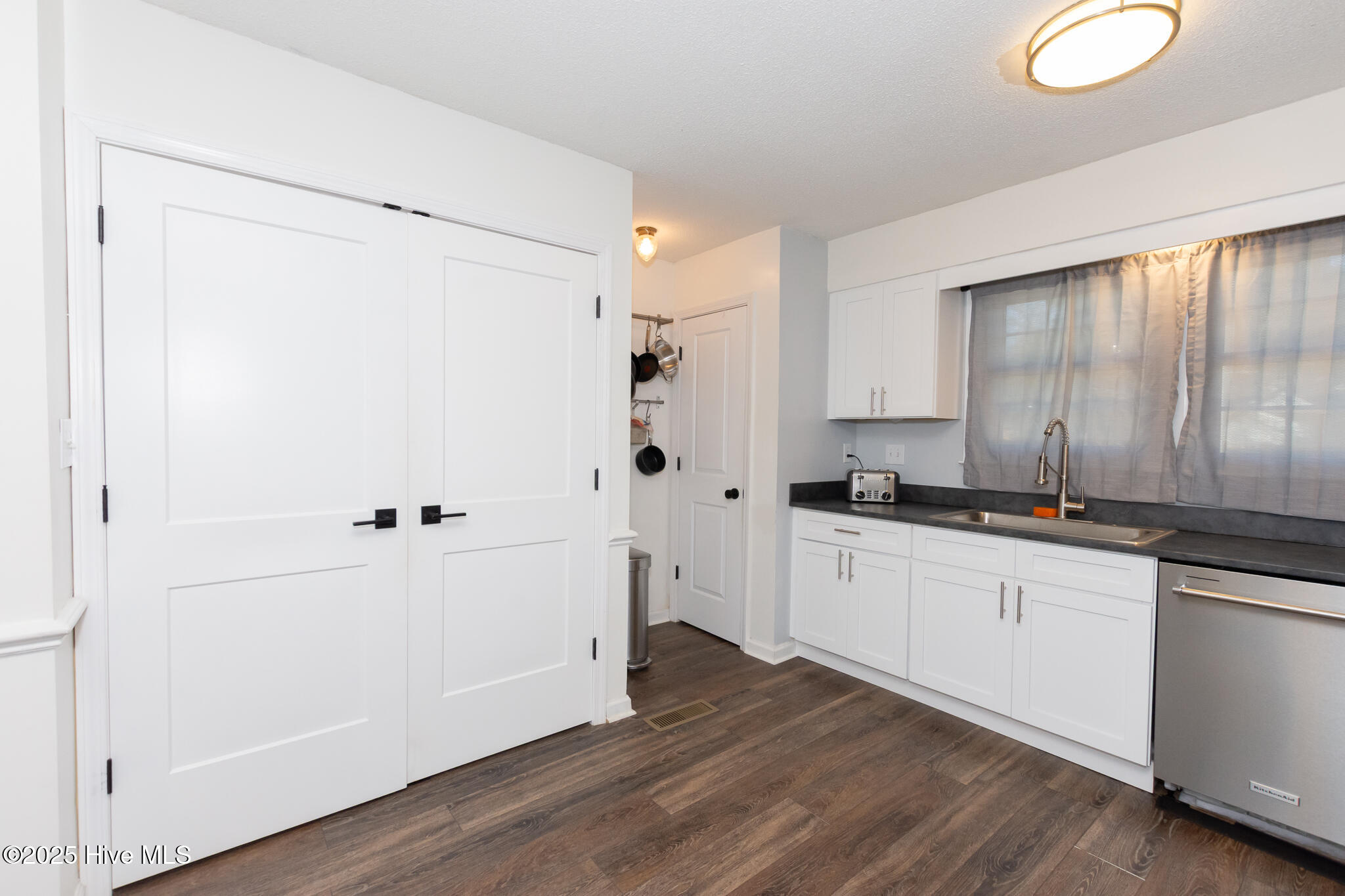 100546000 | Photo 16