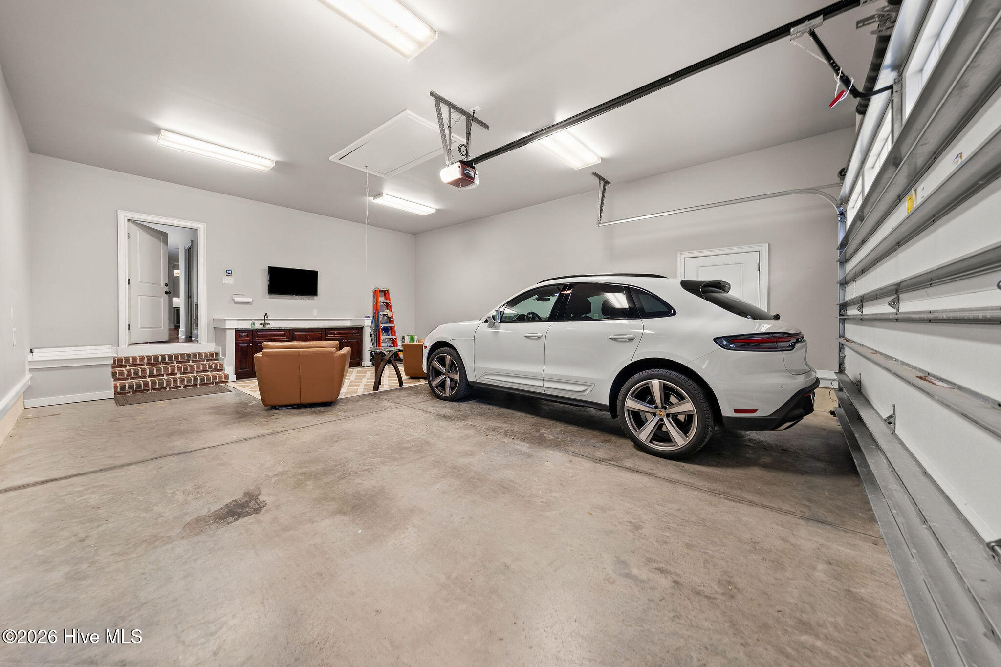 100553604 | Photo 79