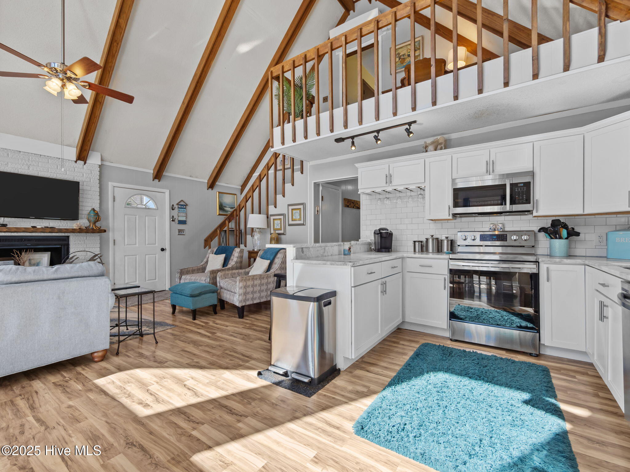 100537997 | Photo 12