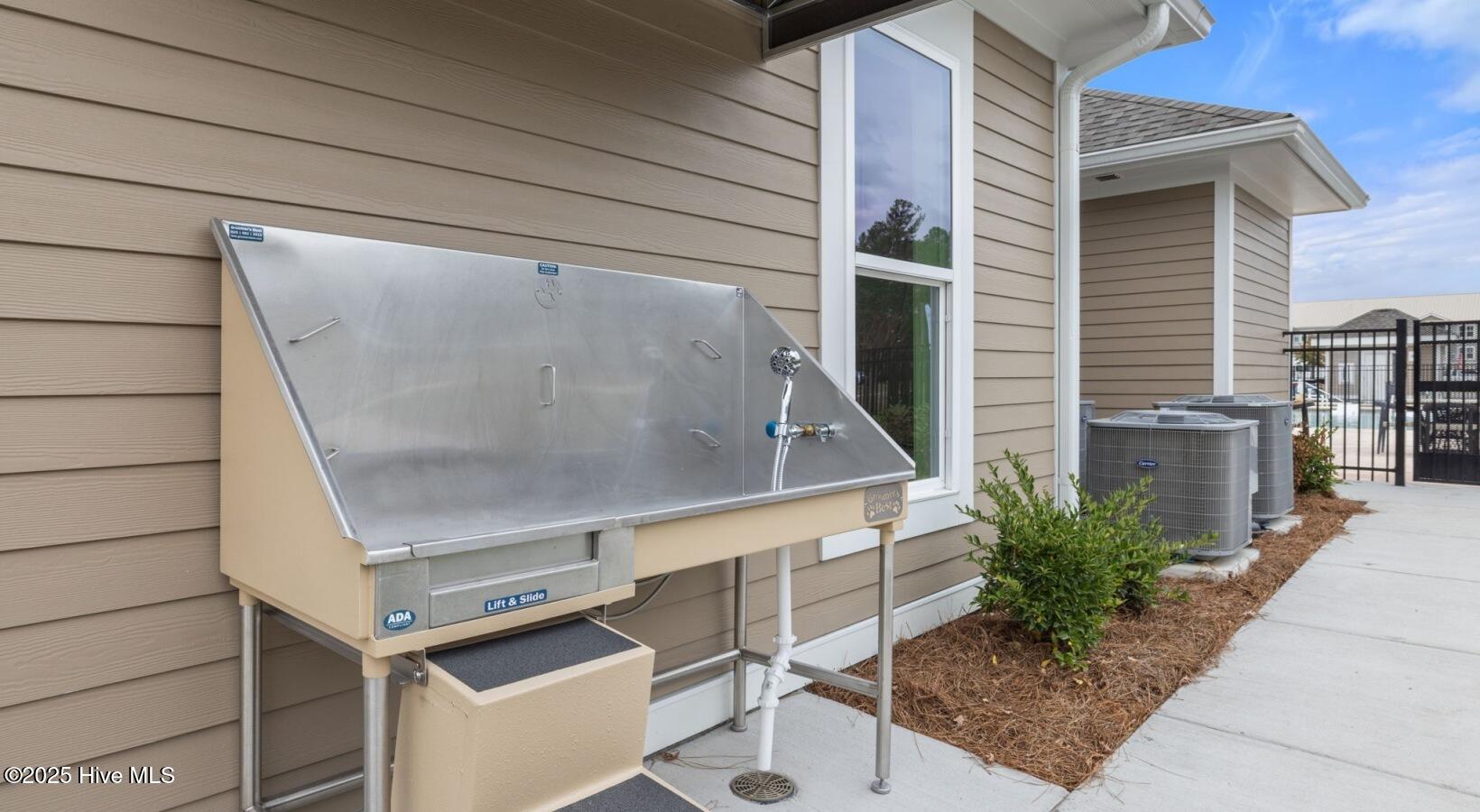 100543621 | Photo 34