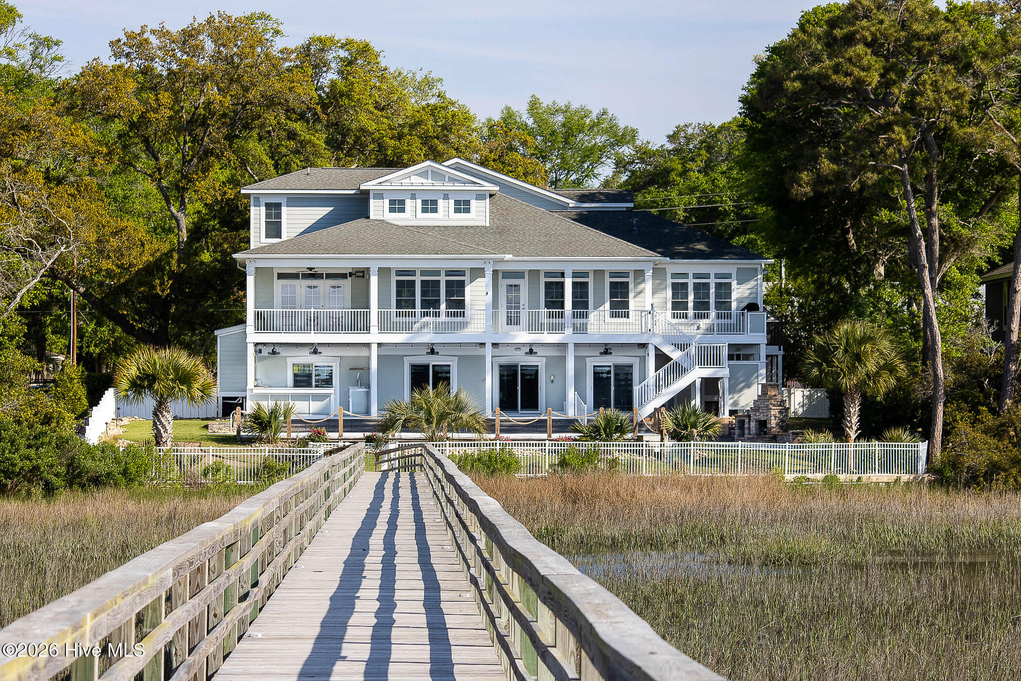 100568588 | Photo 92