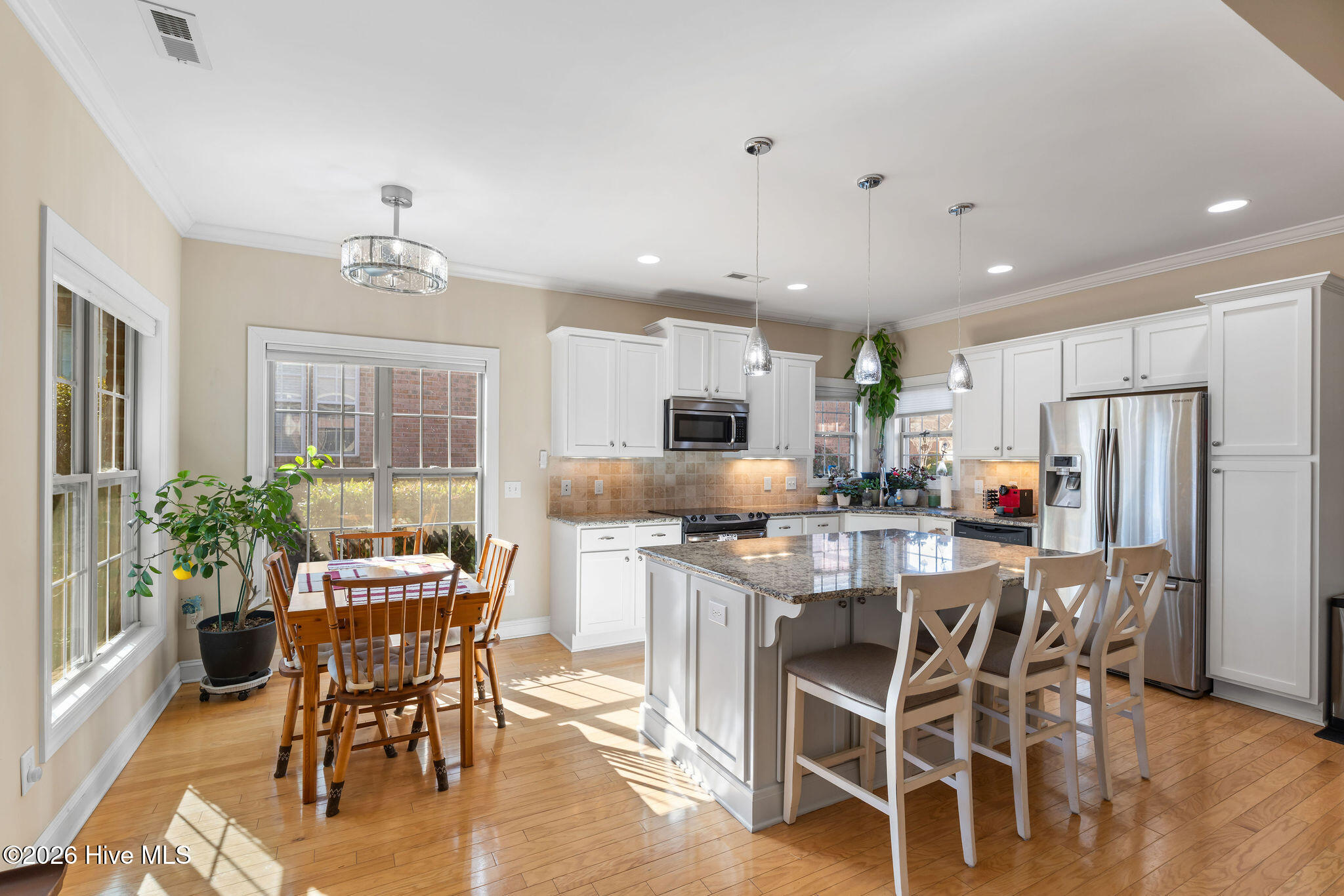 100554560 | Photo 13