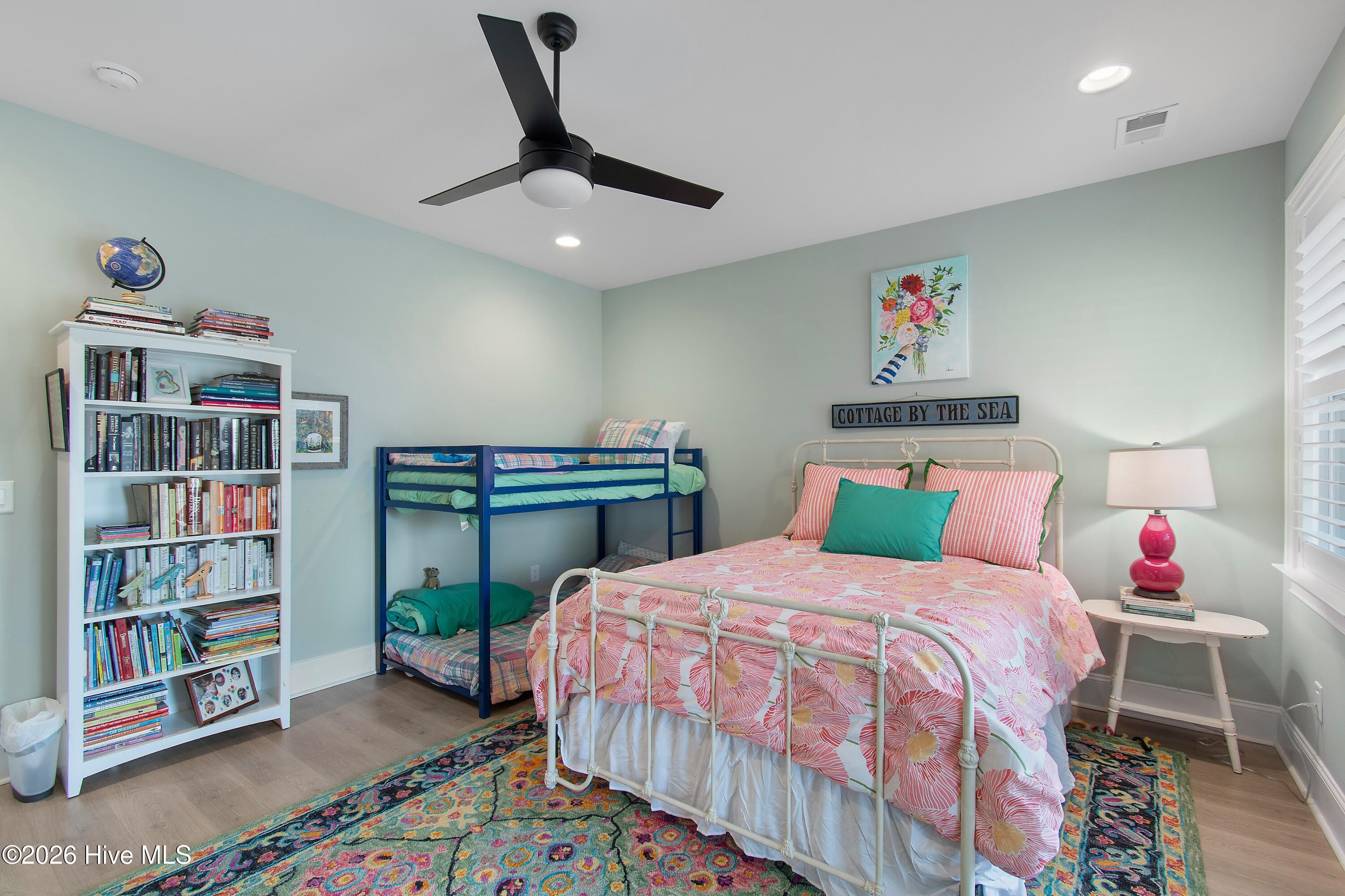 100556755 | Photo 38