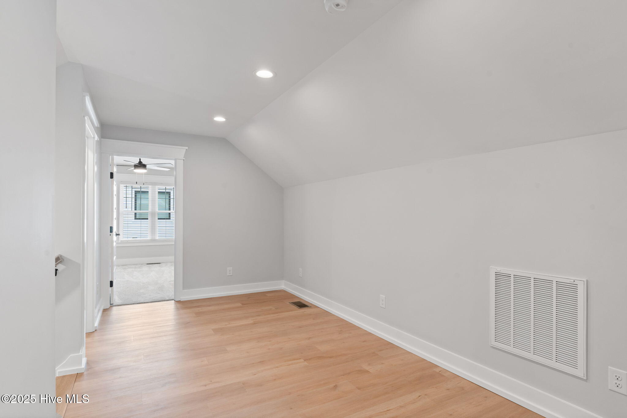 100479579 | Photo 47