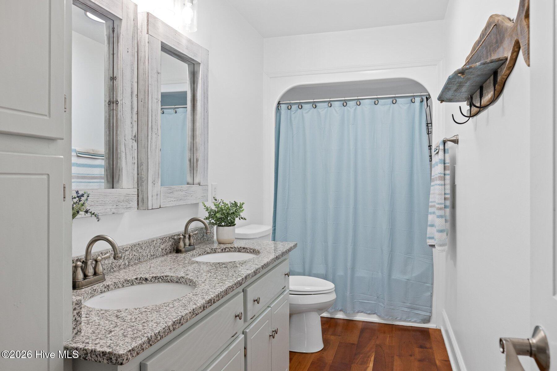 100559463 | Photo 37