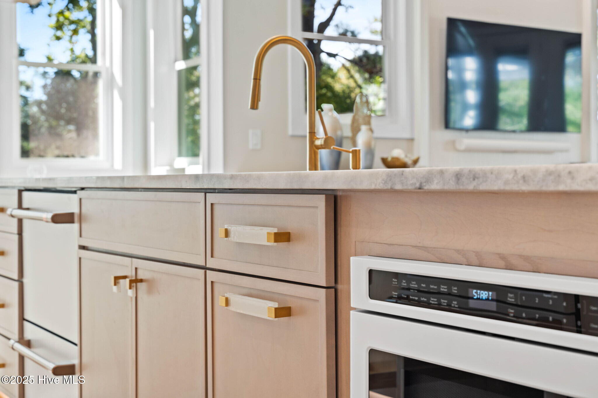 100516902 | Photo 33