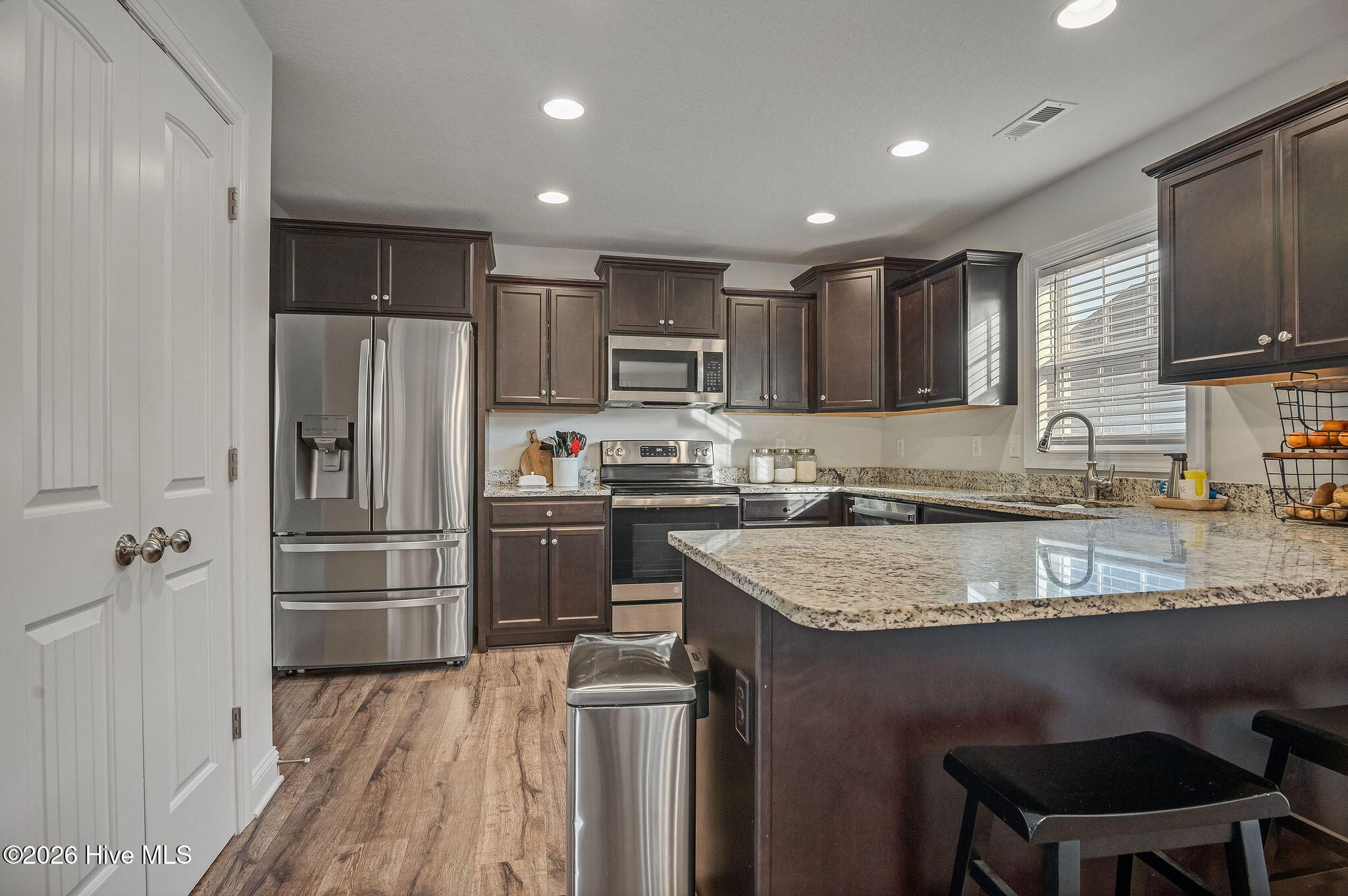 100568428 | Photo 14