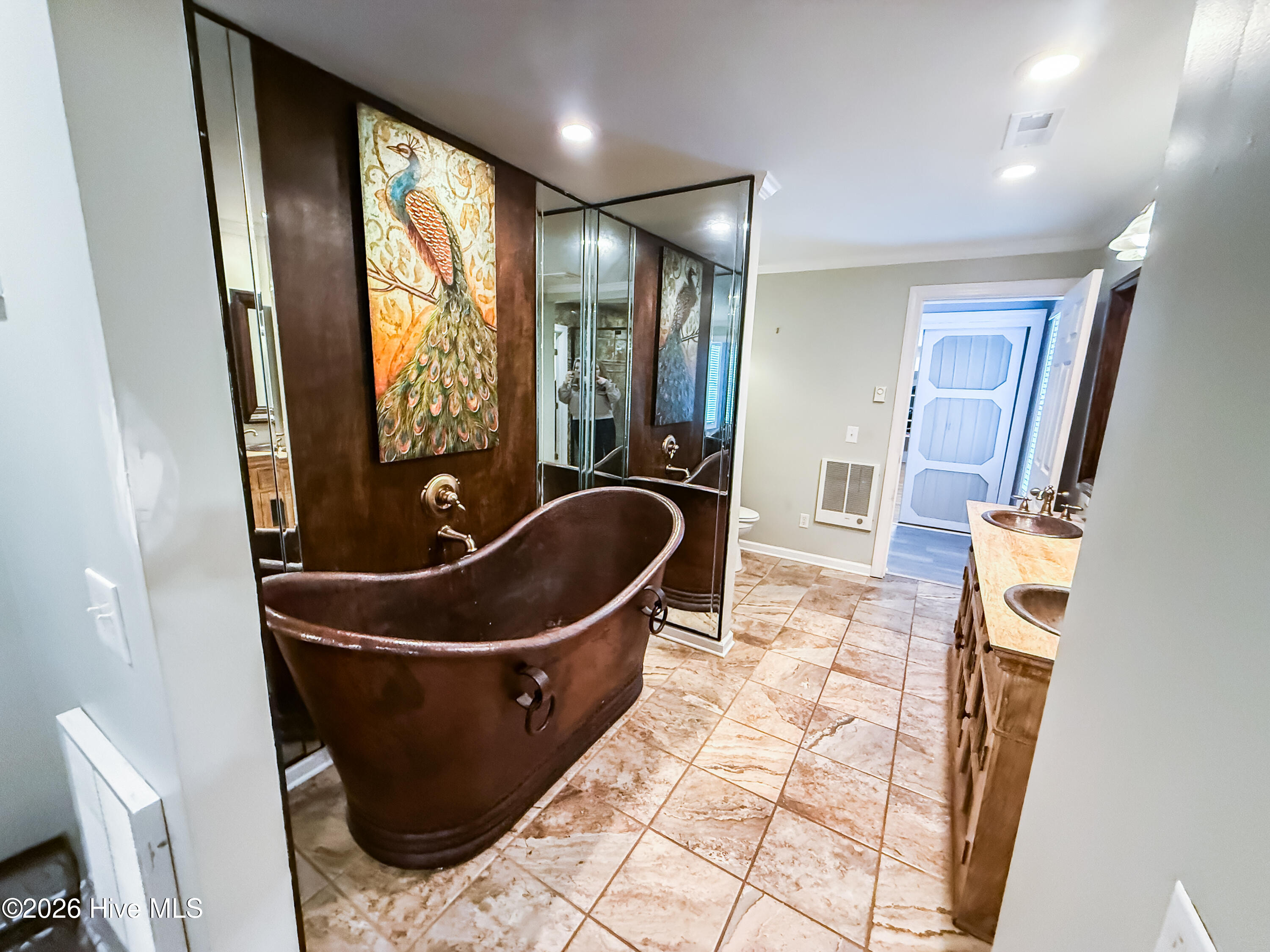 100547138 | Photo 30