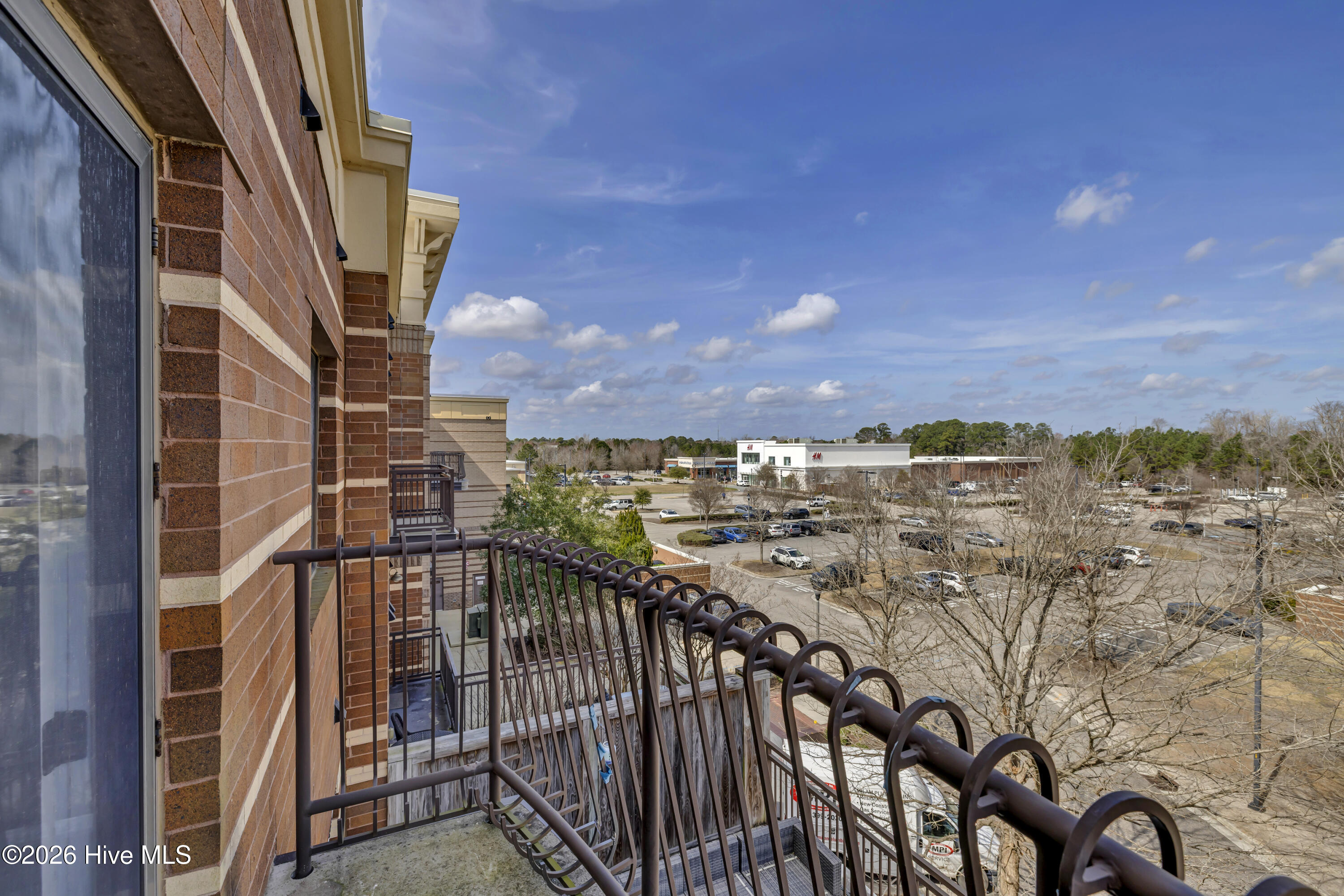 100558584 | Photo 25