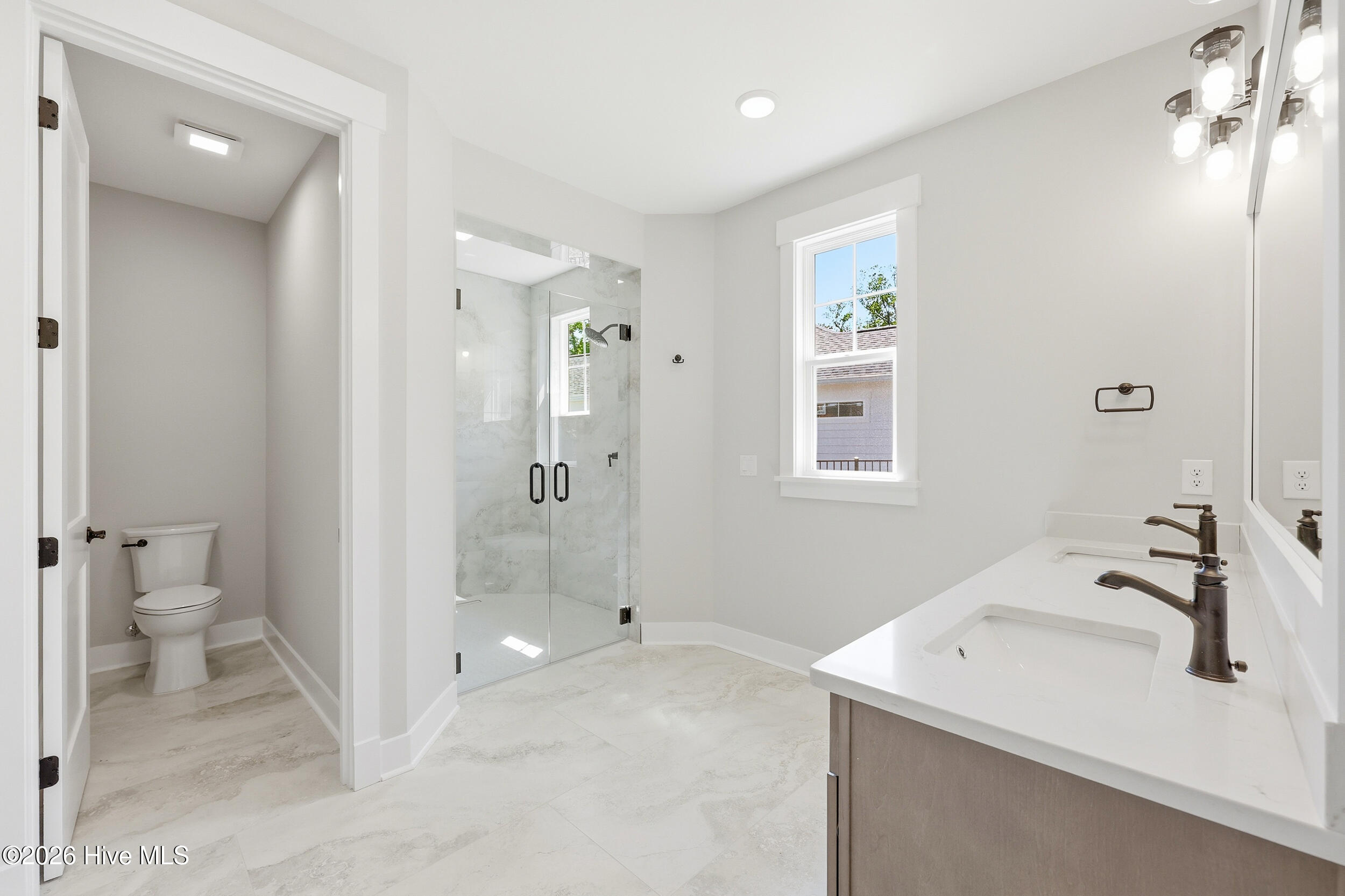 100551665 | Photo 25