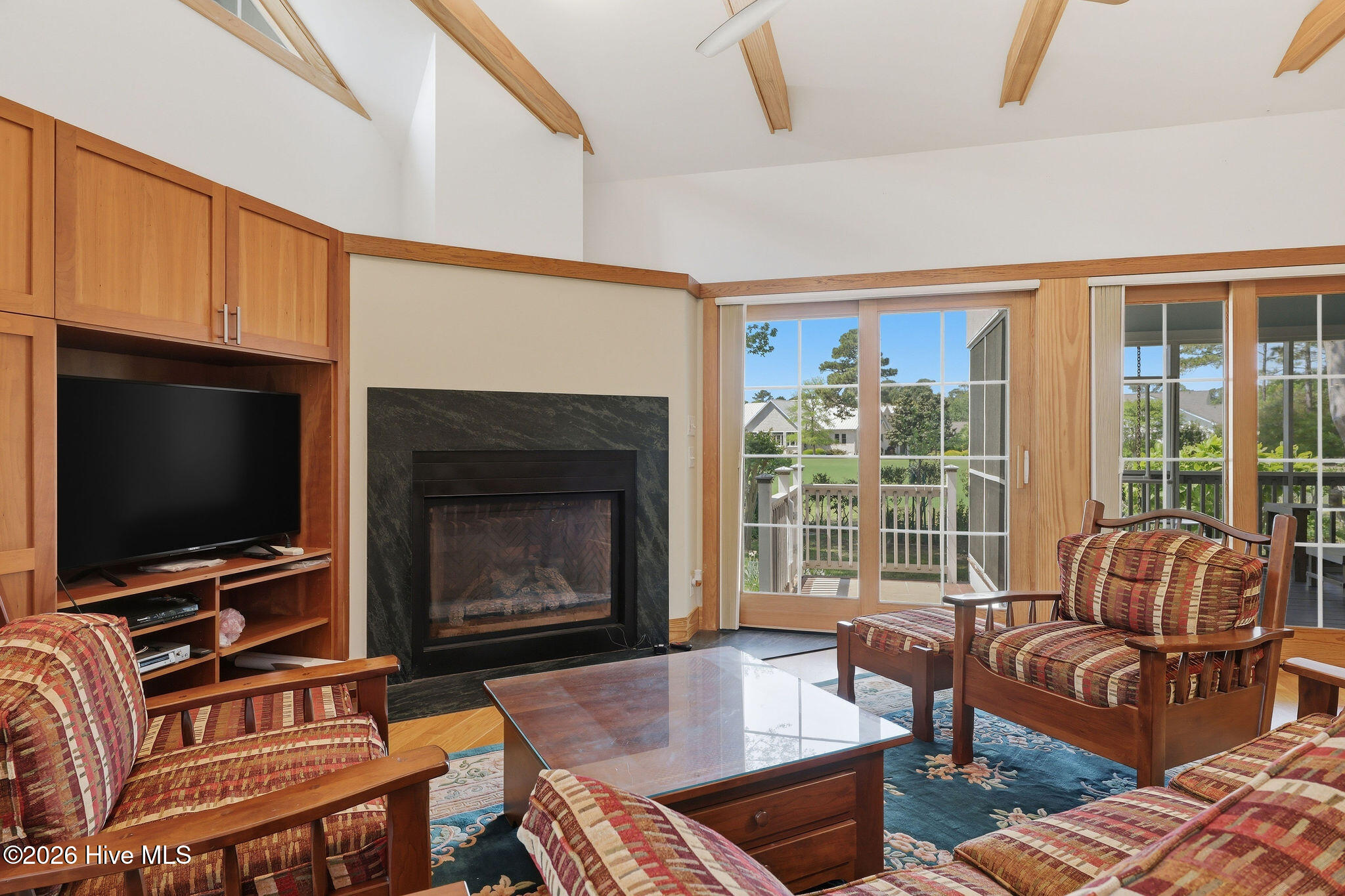 100569152 | Photo 28