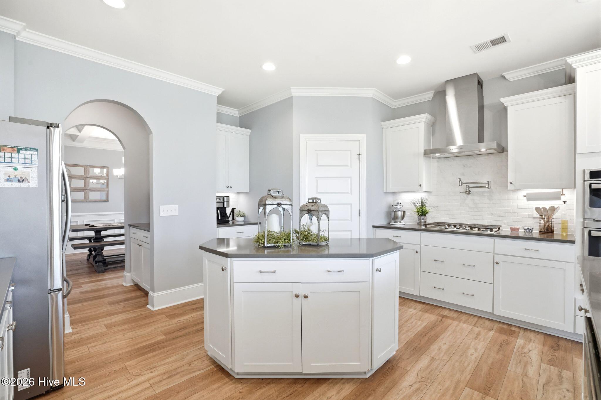 100563287 | Photo 36