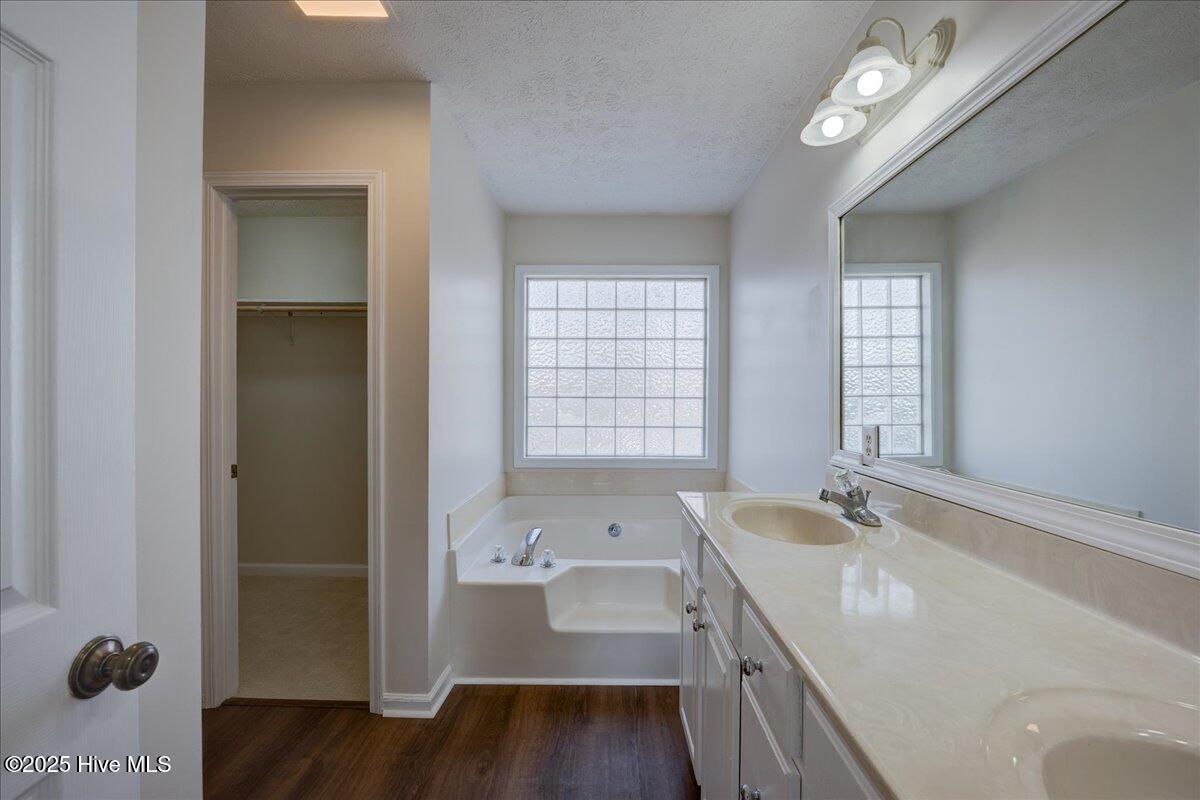 100546036 | Photo 43