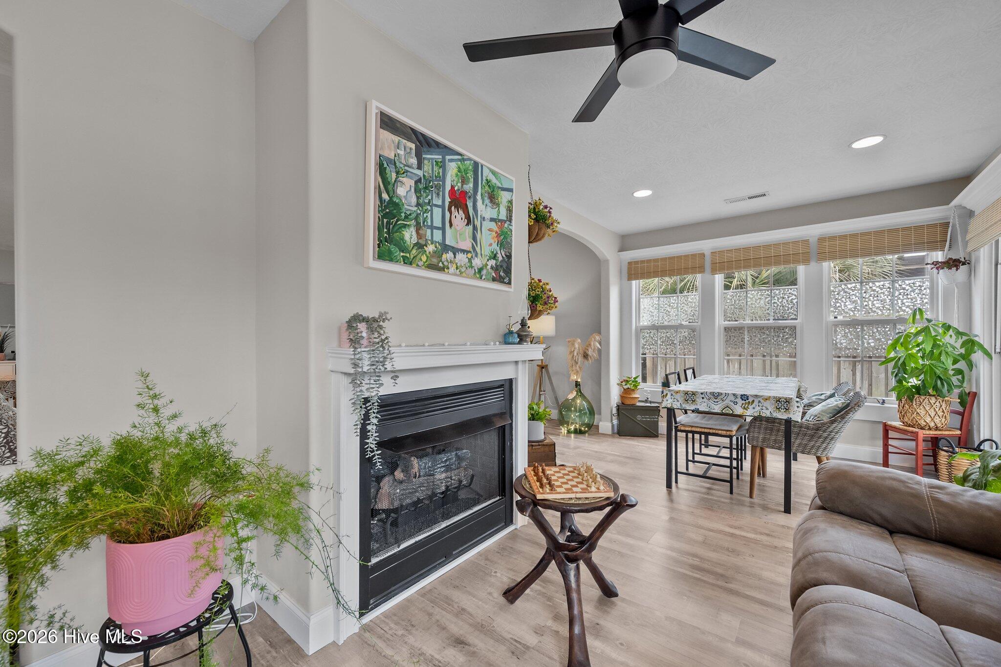 100566120 | Photo 26