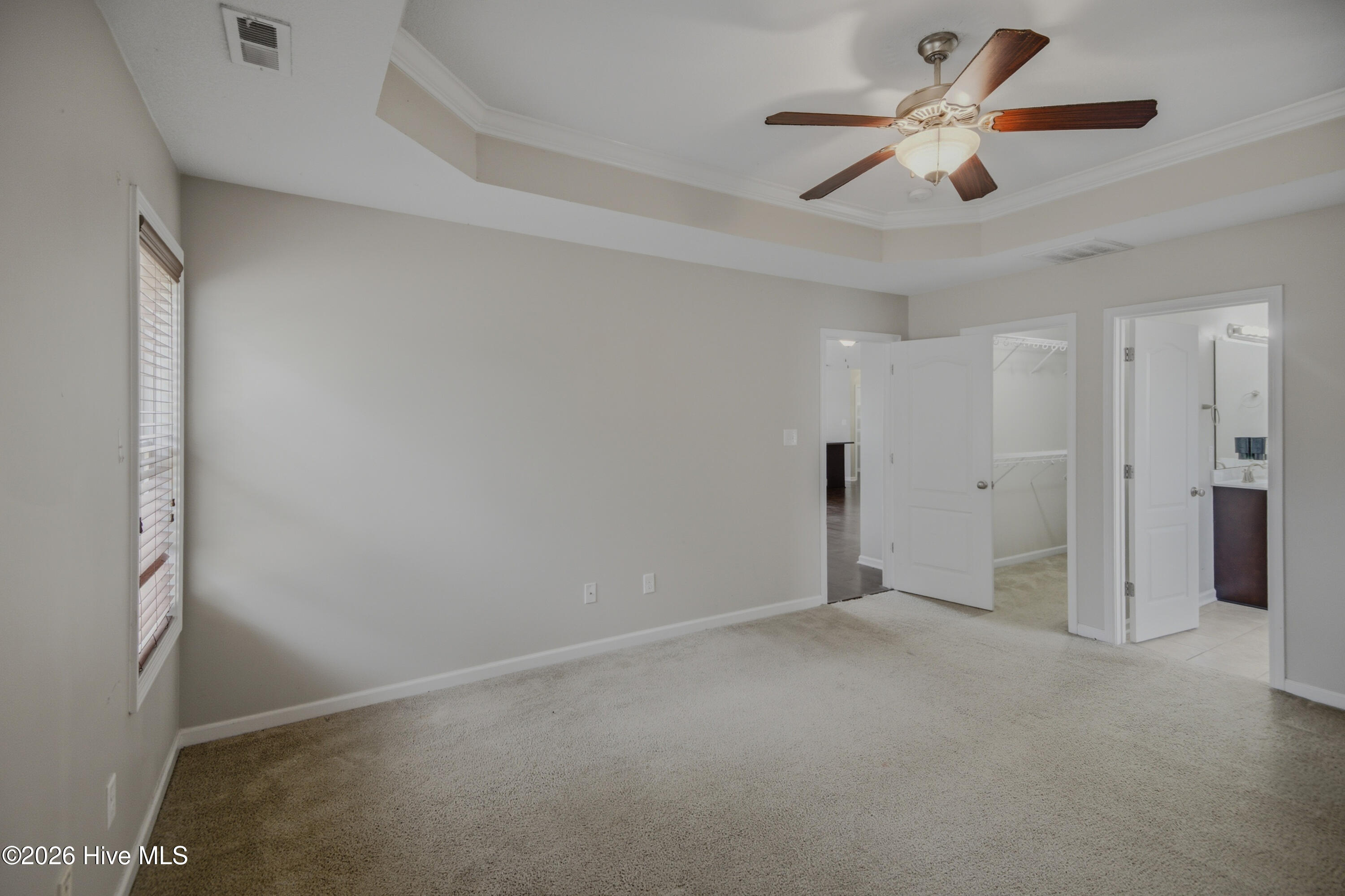 100568409 | Photo 17