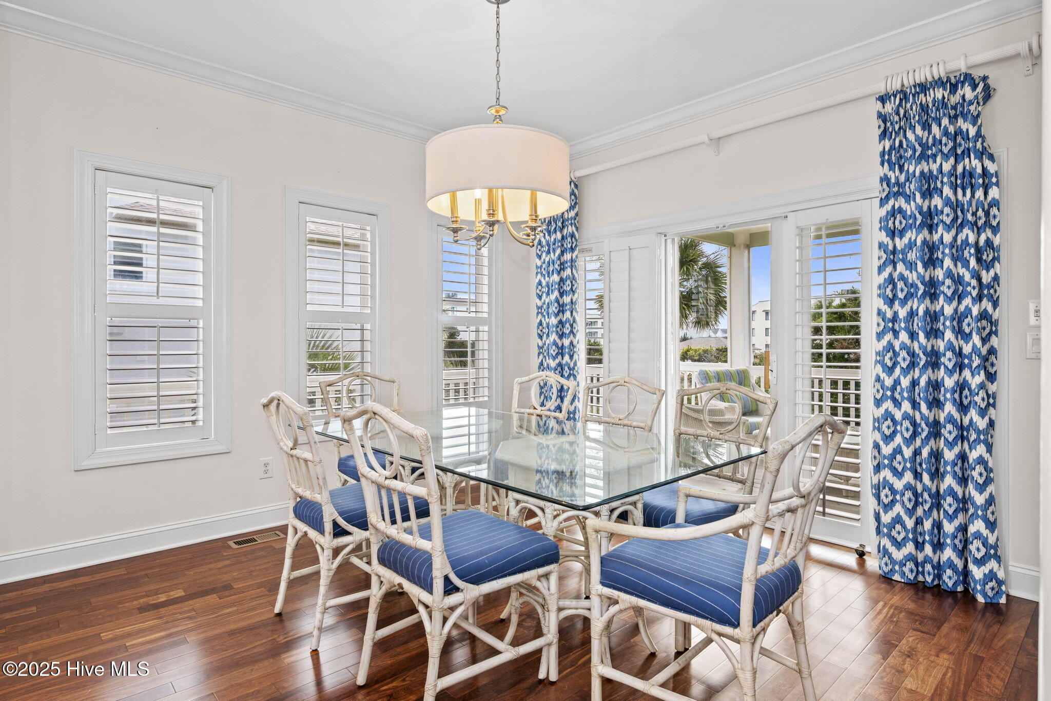 100544331 | Photo 18