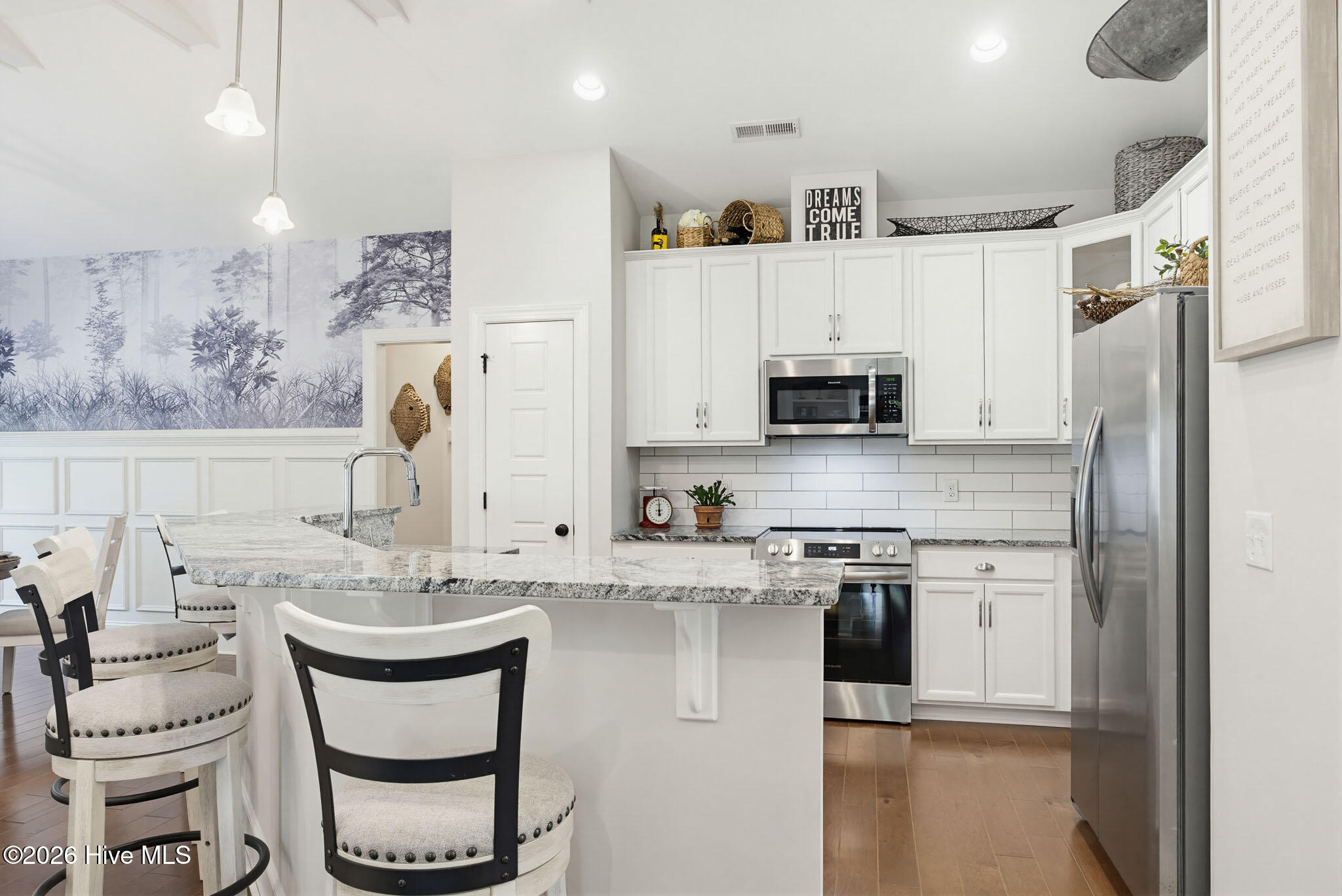 100569599 | Photo 15