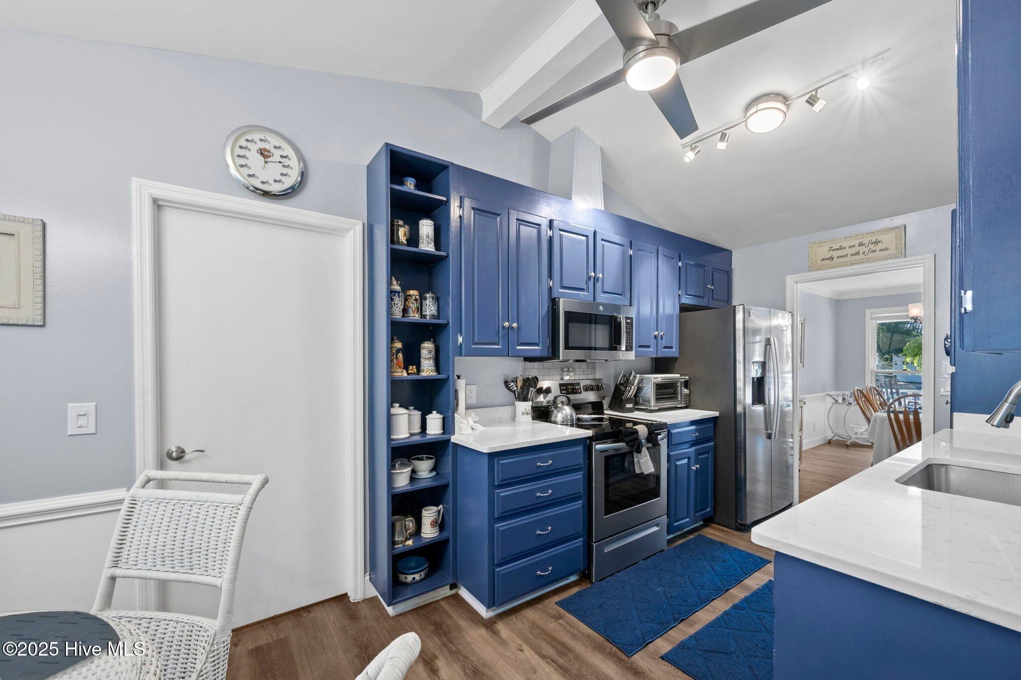 100563455 | Photo 11