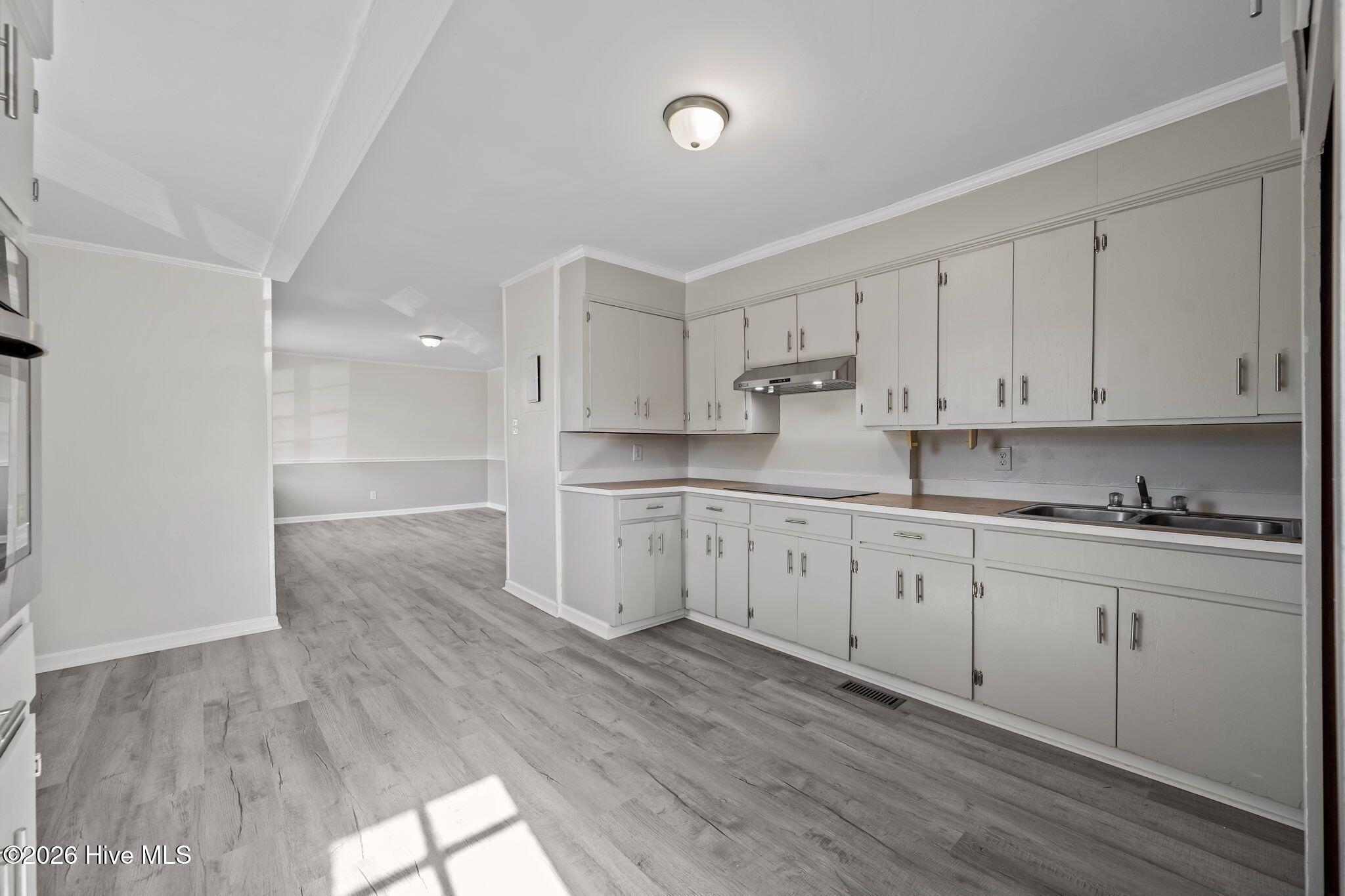 100562328 | Photo 42