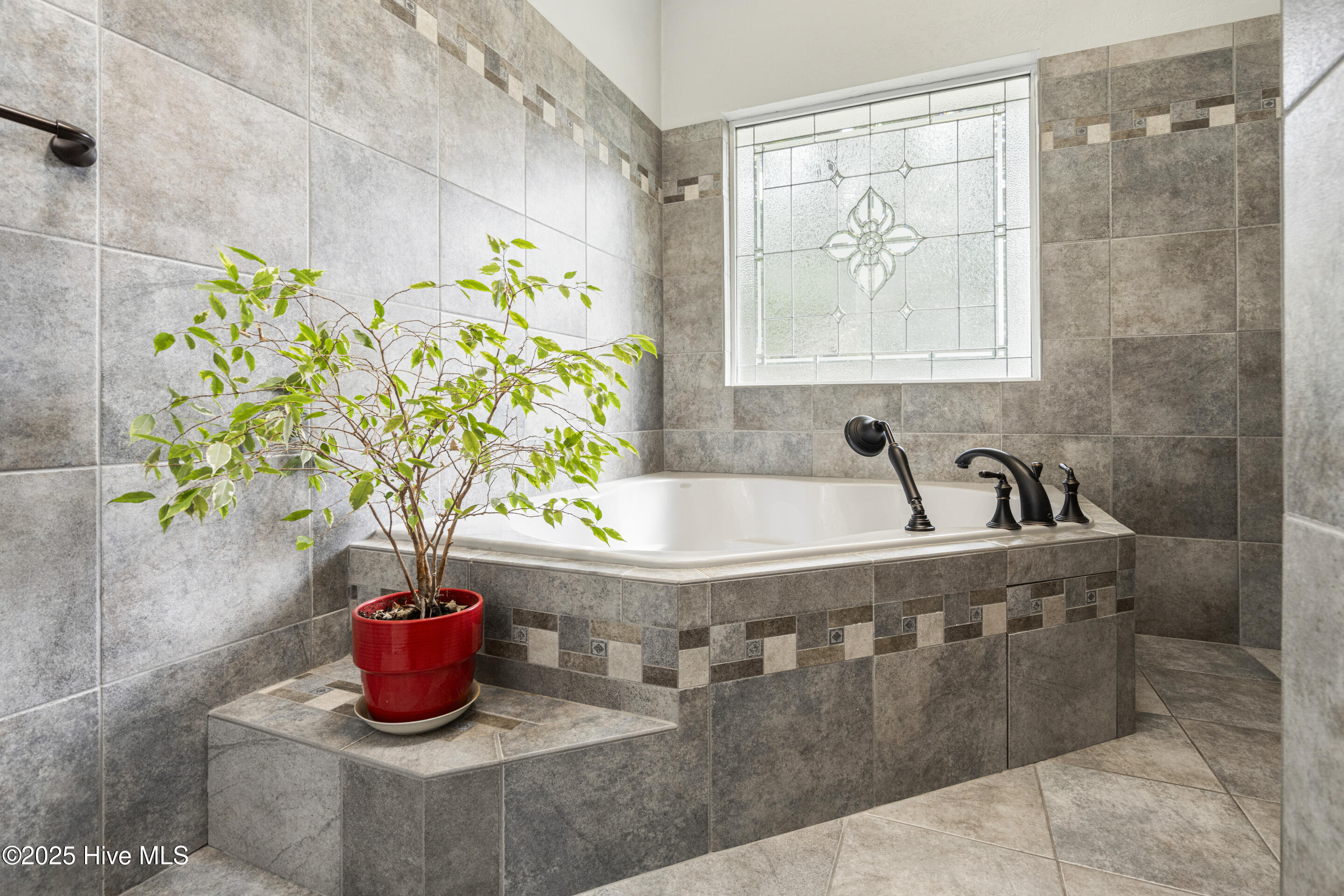 100569480 | Photo 50