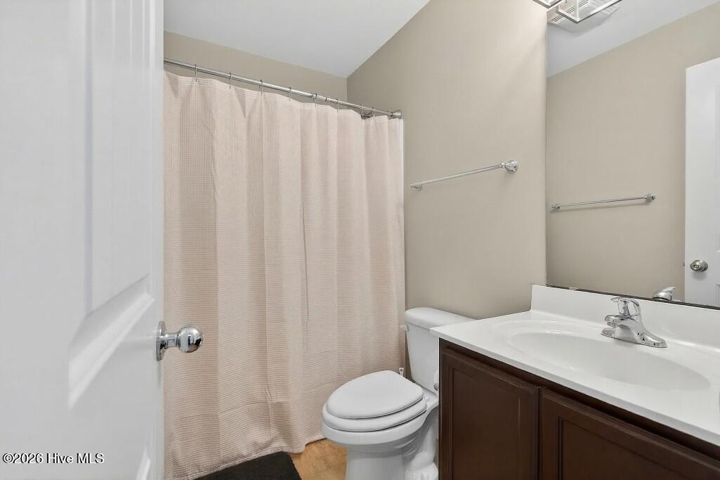 100562347 | Photo 11