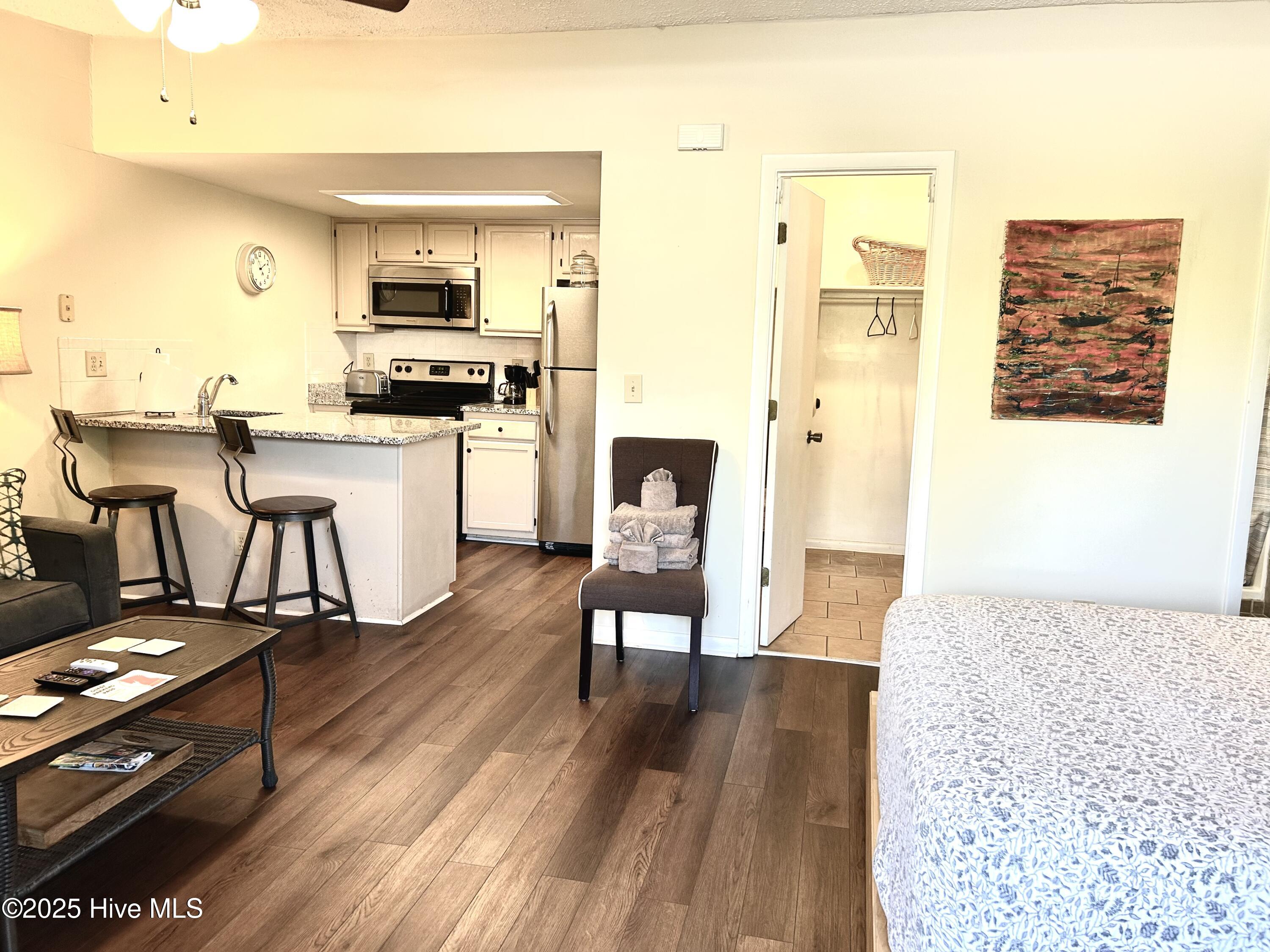 100501486 | Photo 13