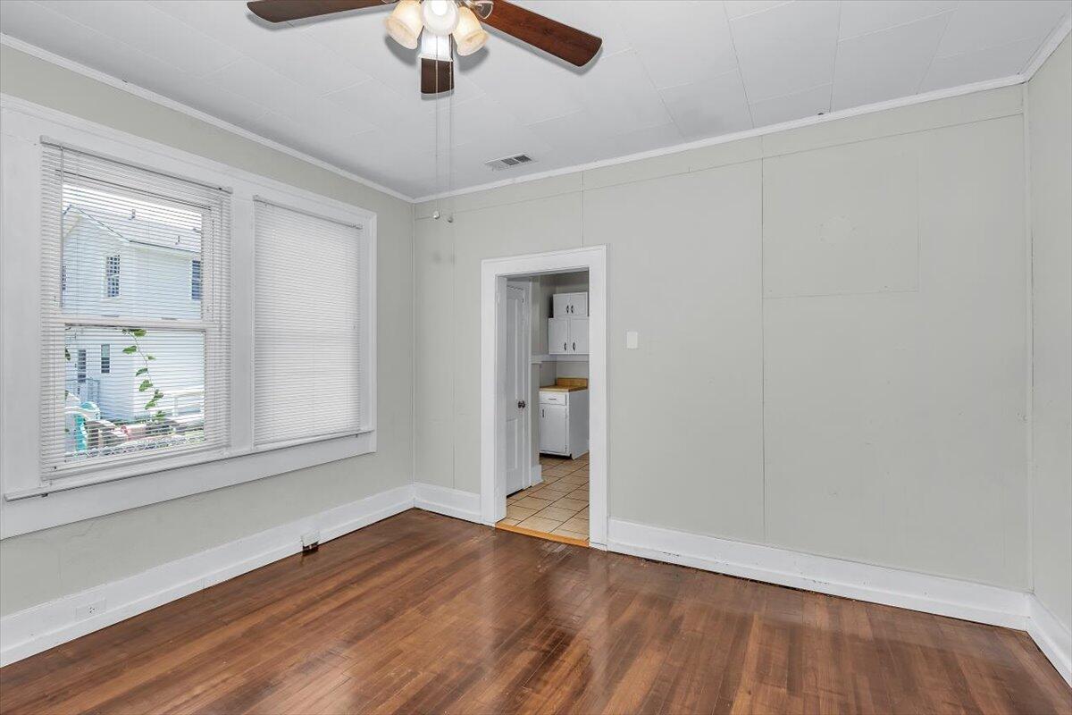 19-1926 A Howard Ave-4