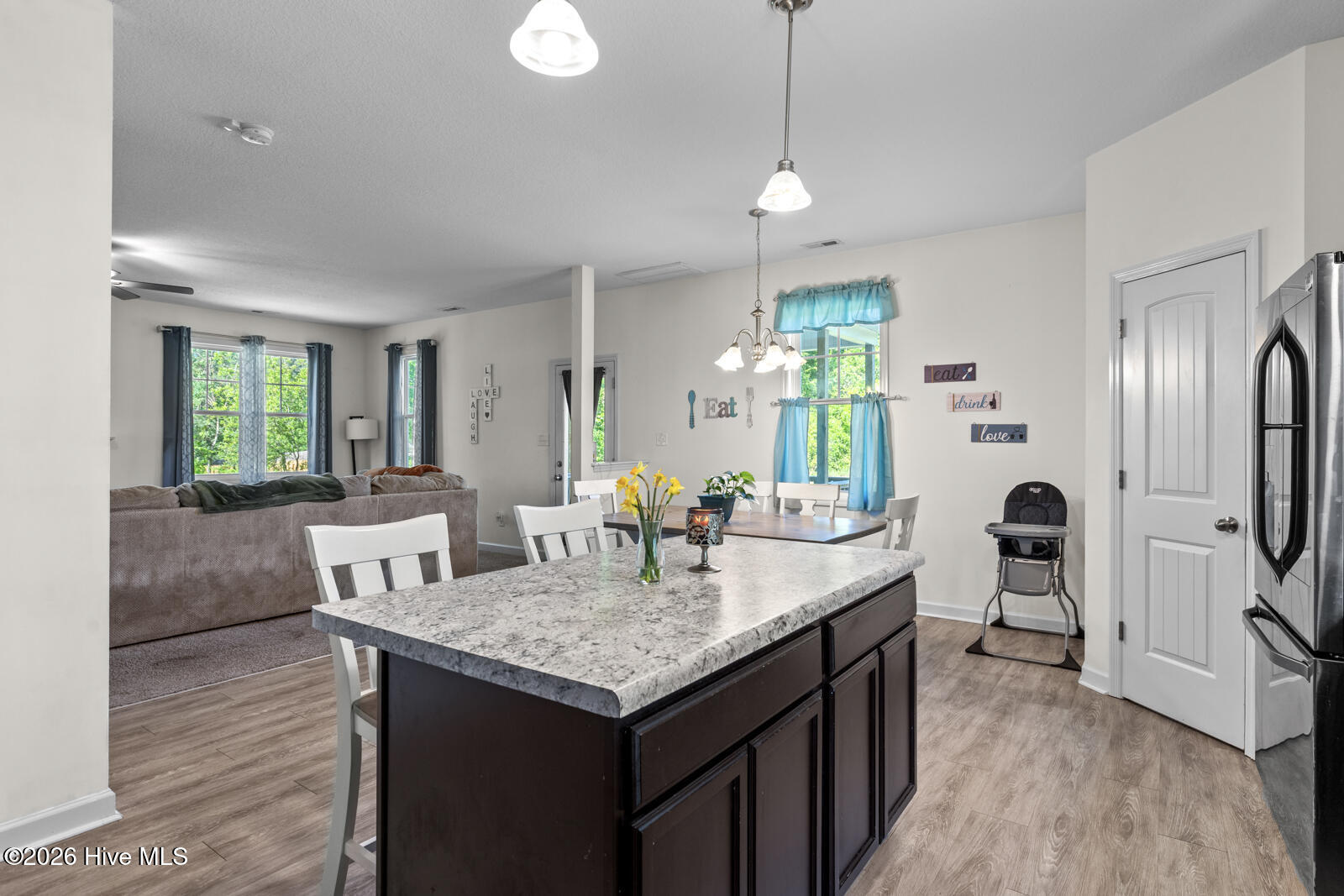 100568958 | Photo 16