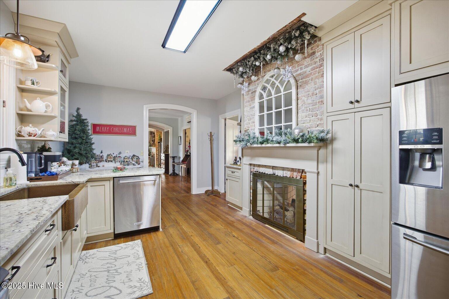 100545633 | Photo 23