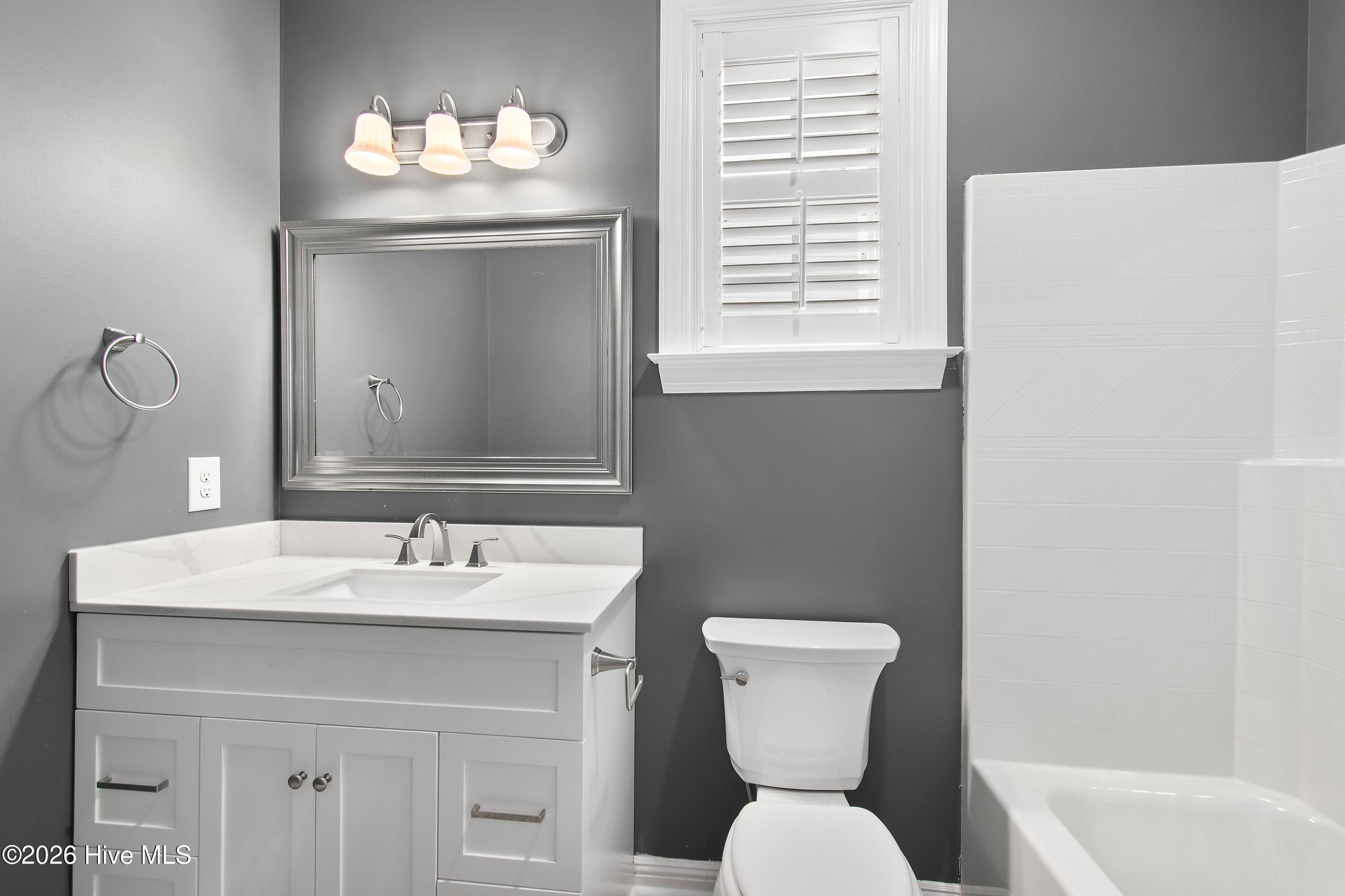 100561383 | Photo 31