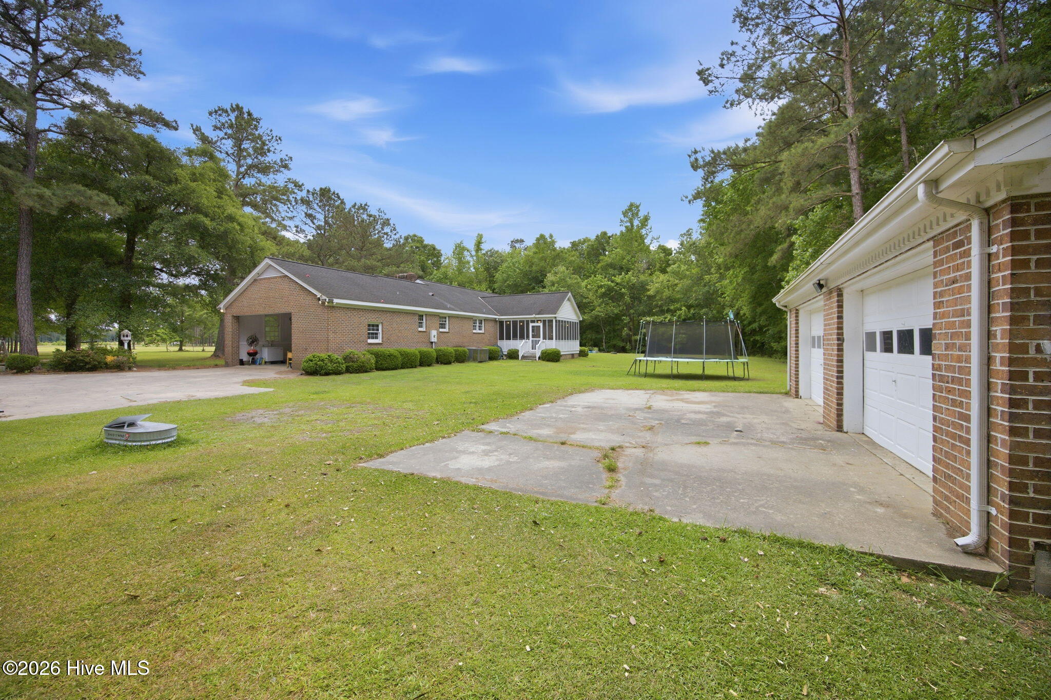 100570604 | Photo 40