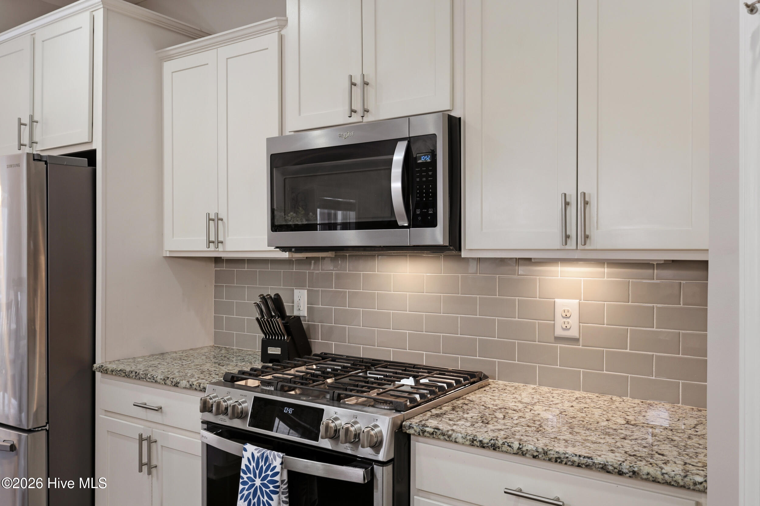 100562179 | Photo 21