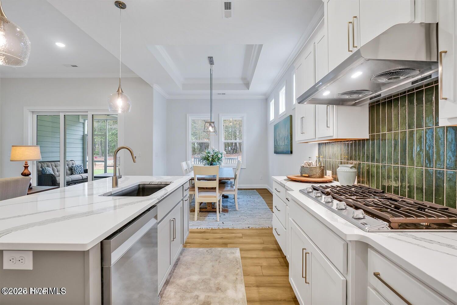 100548611 | Photo 19