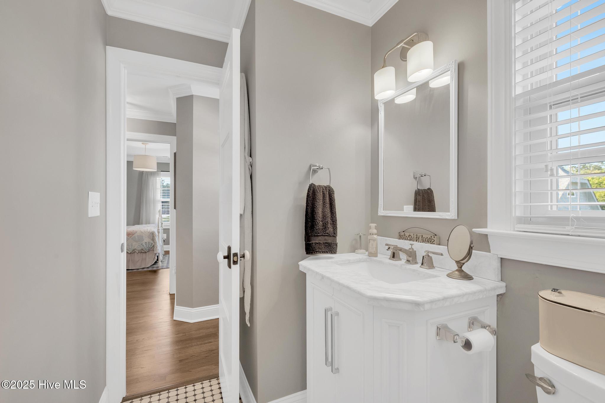 100527249 | Photo 47