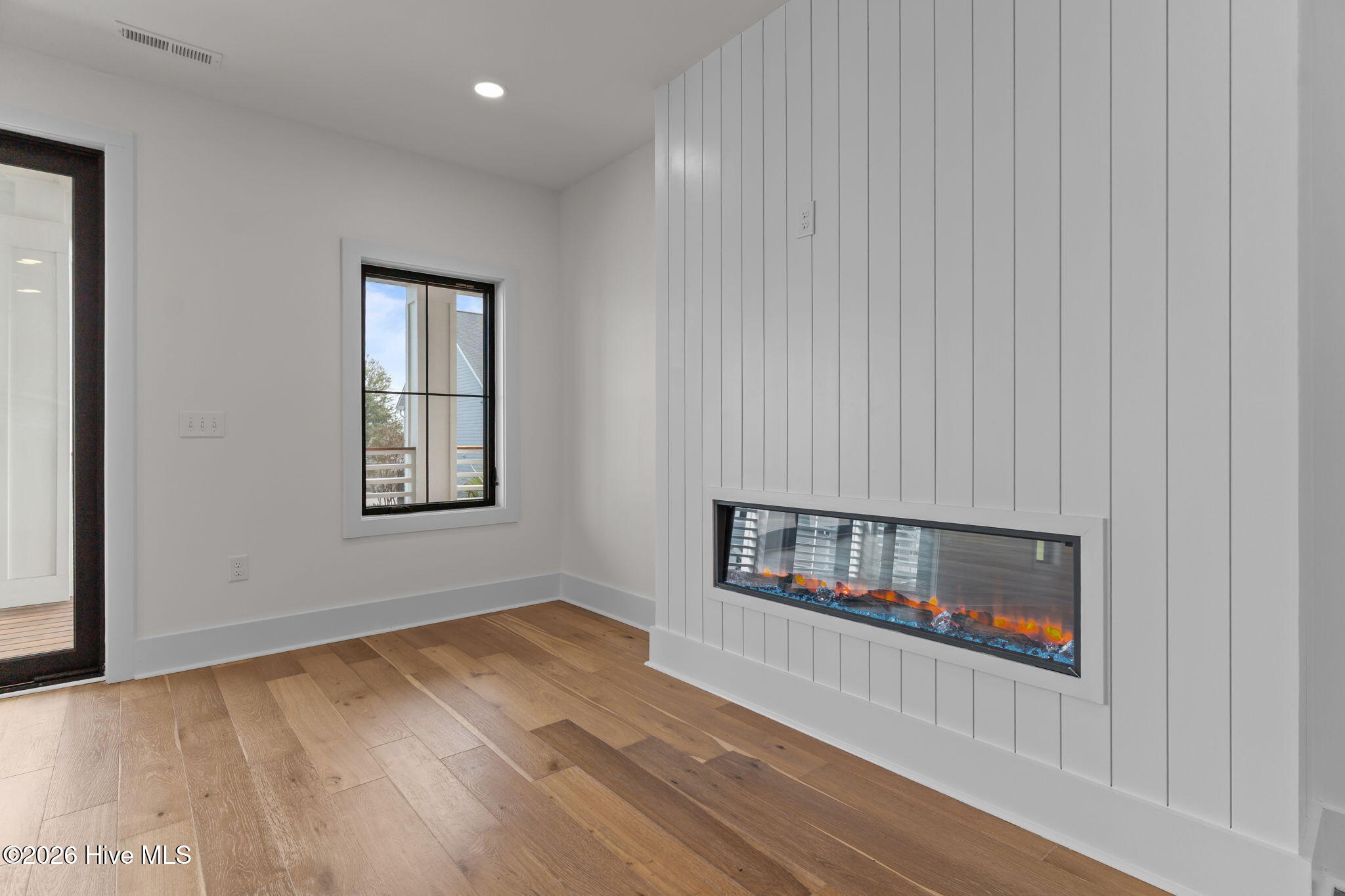 100553287 | Photo 46