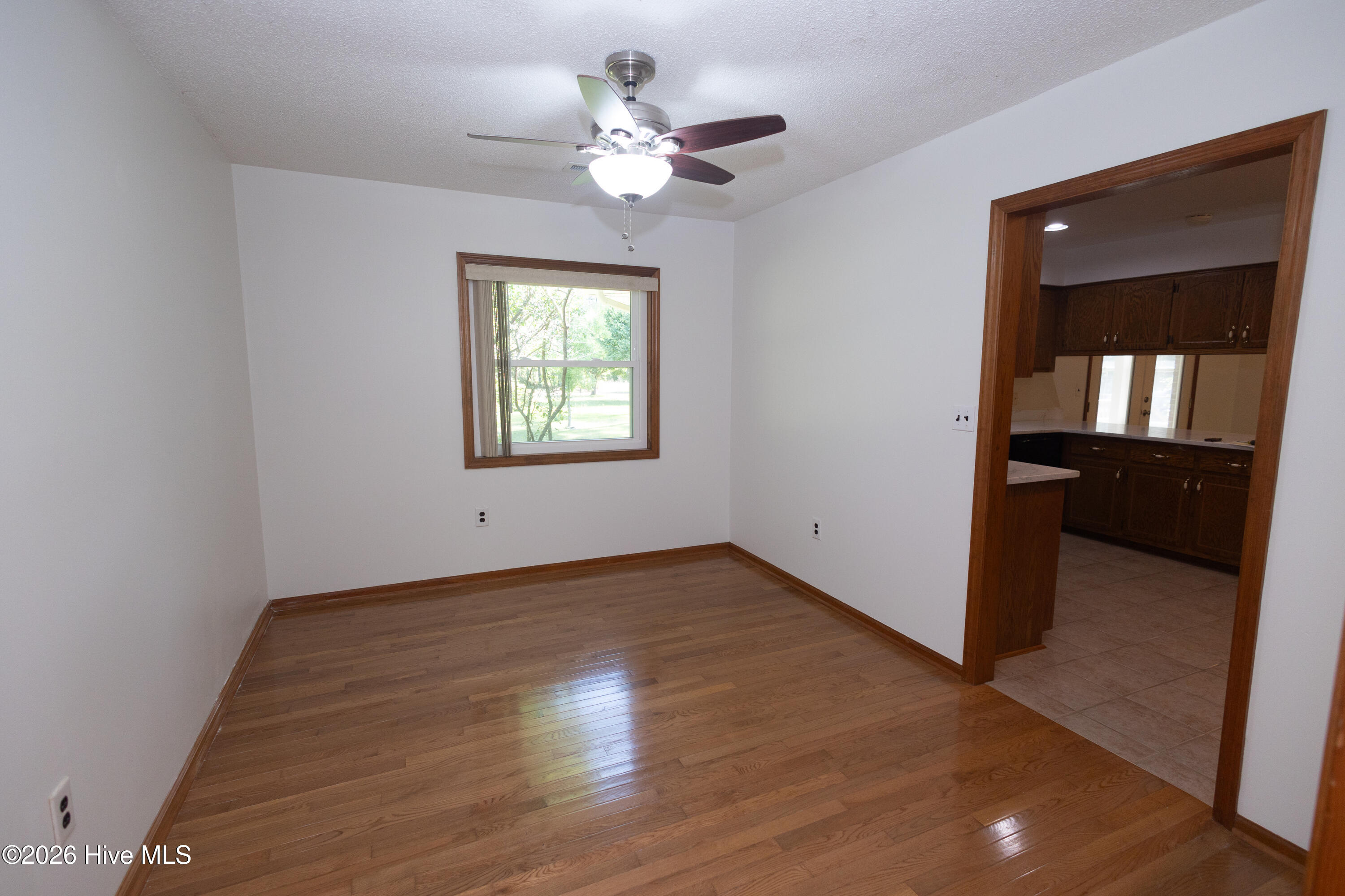 100569275 | Photo 23