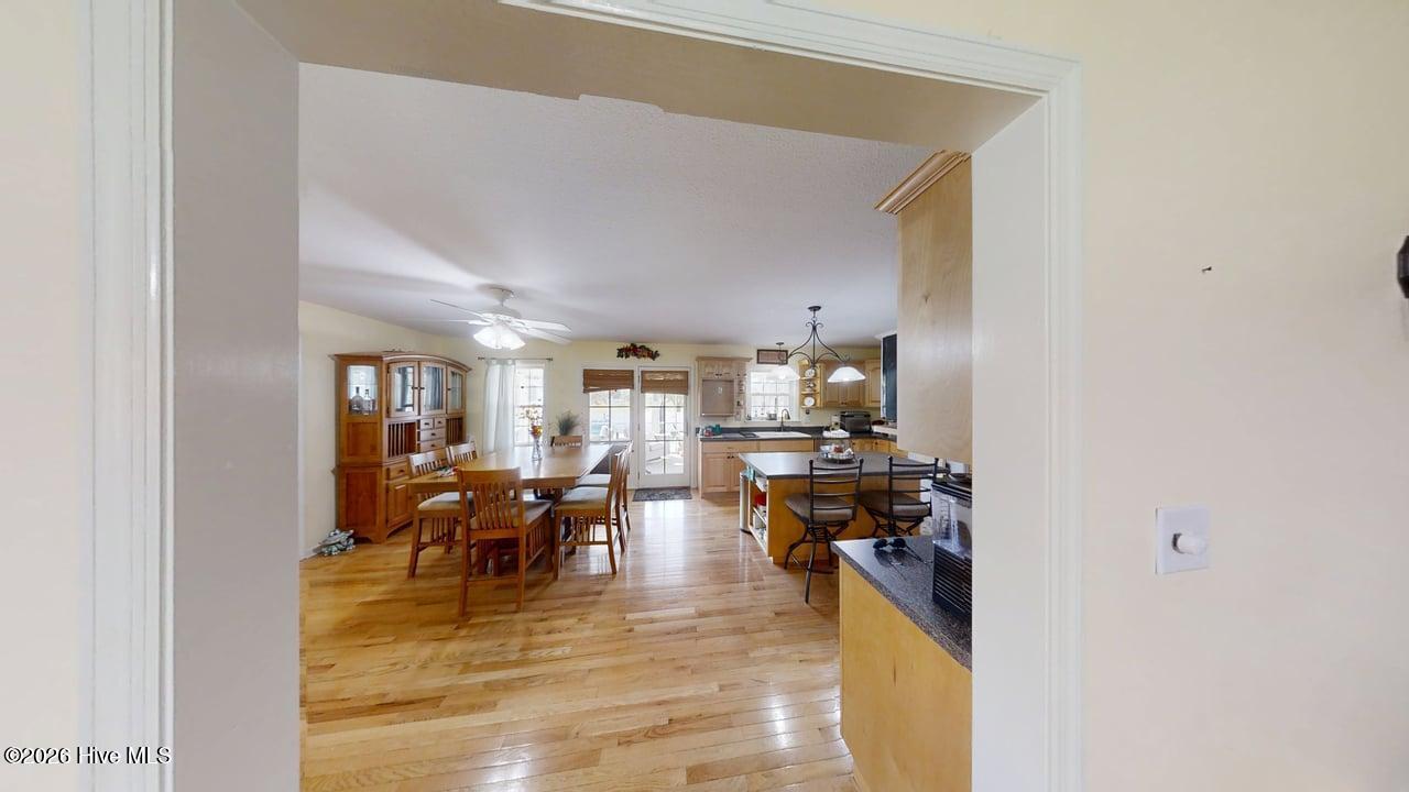 100570322 | Photo 31