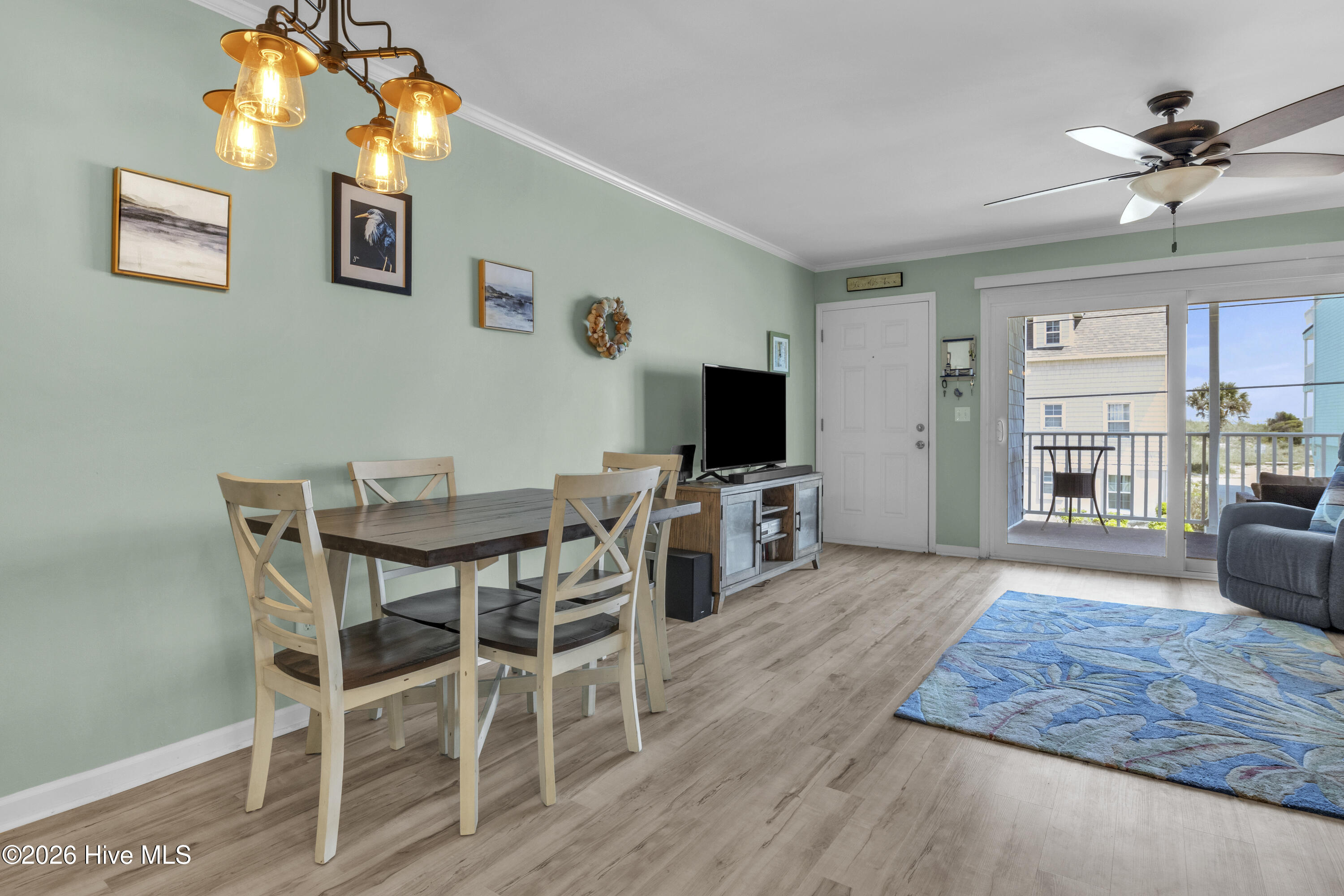 100569853 | Photo 12