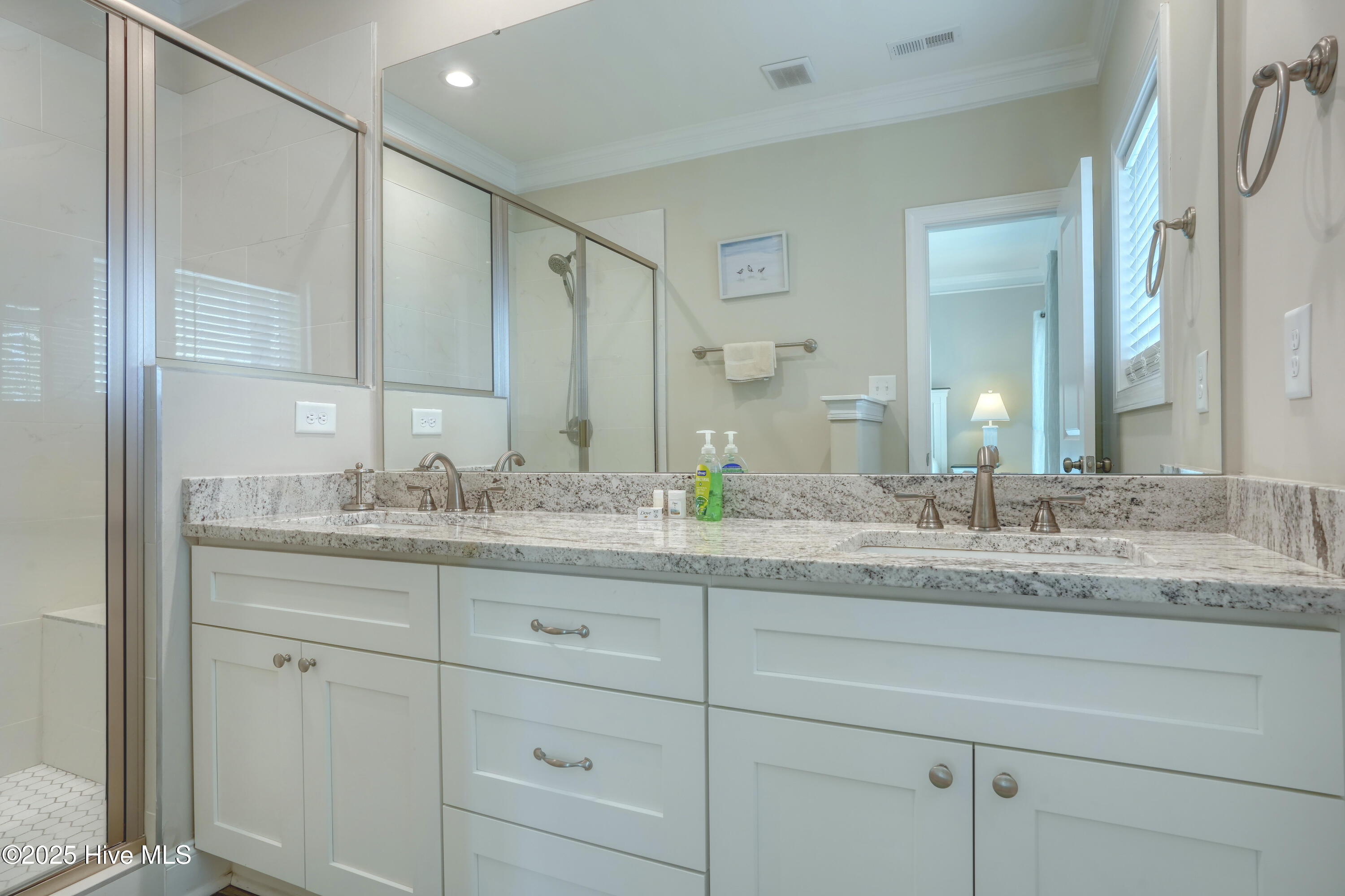 100511163 | Photo 22