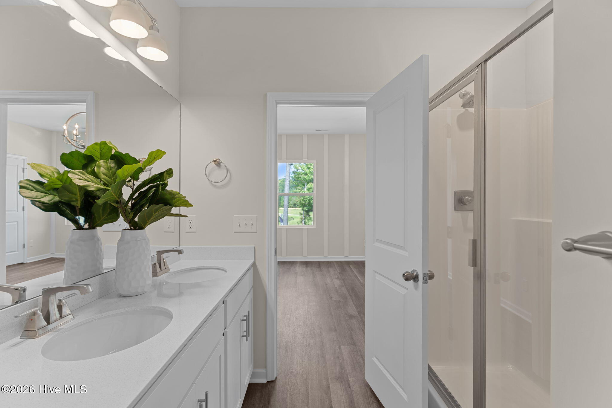 100547948 | Photo 24