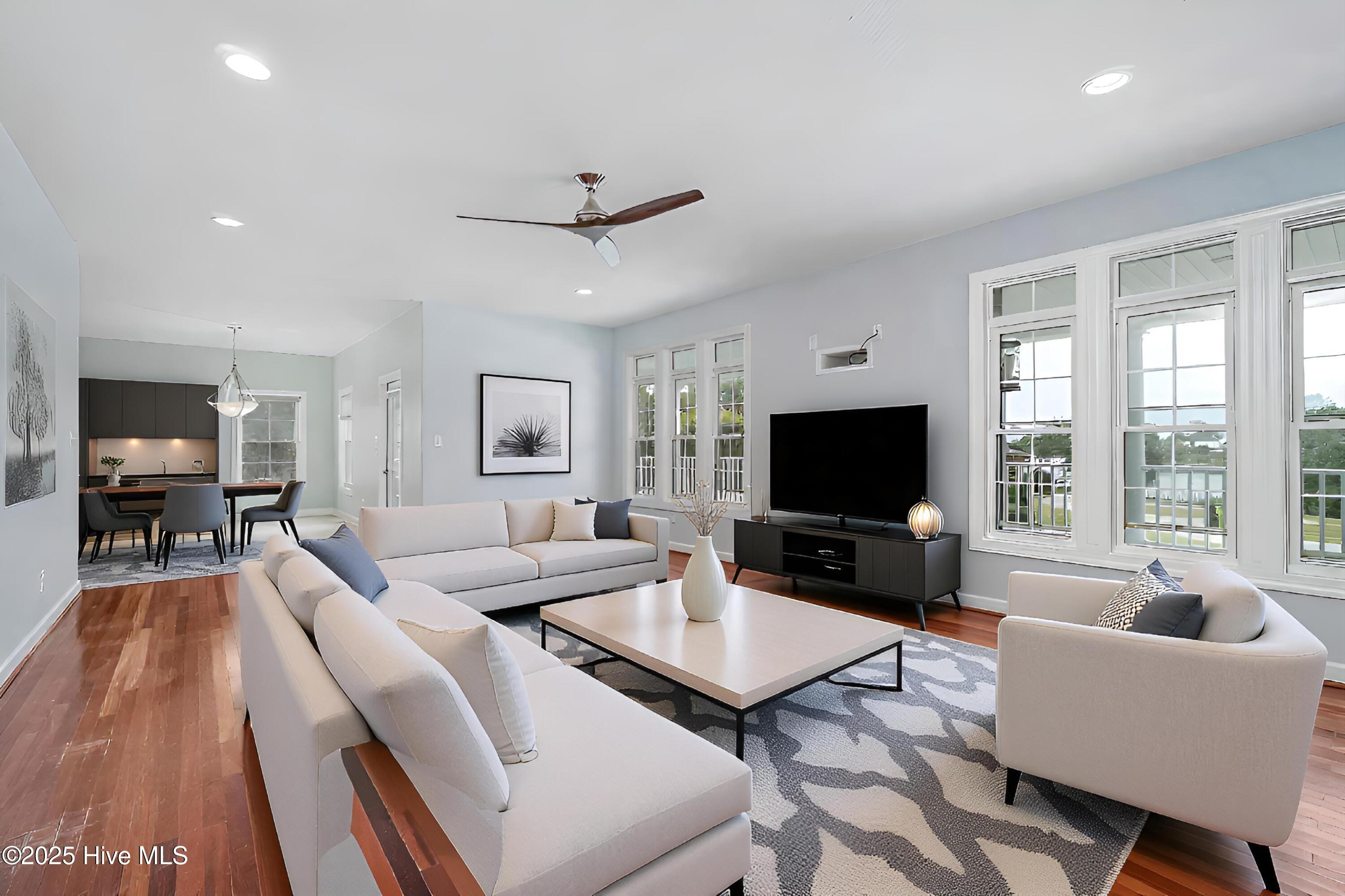 100536264 | Photo 10