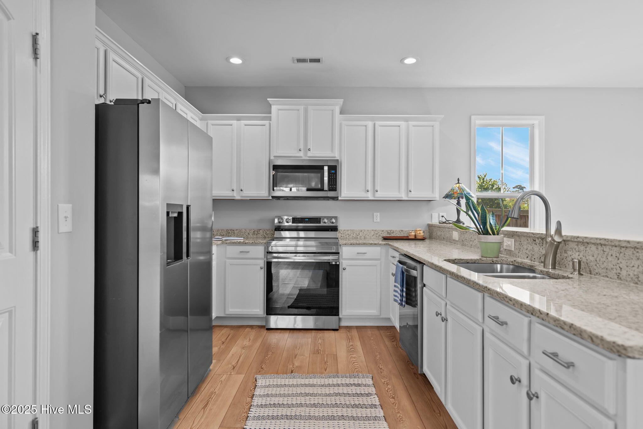 100547166 | Photo 10