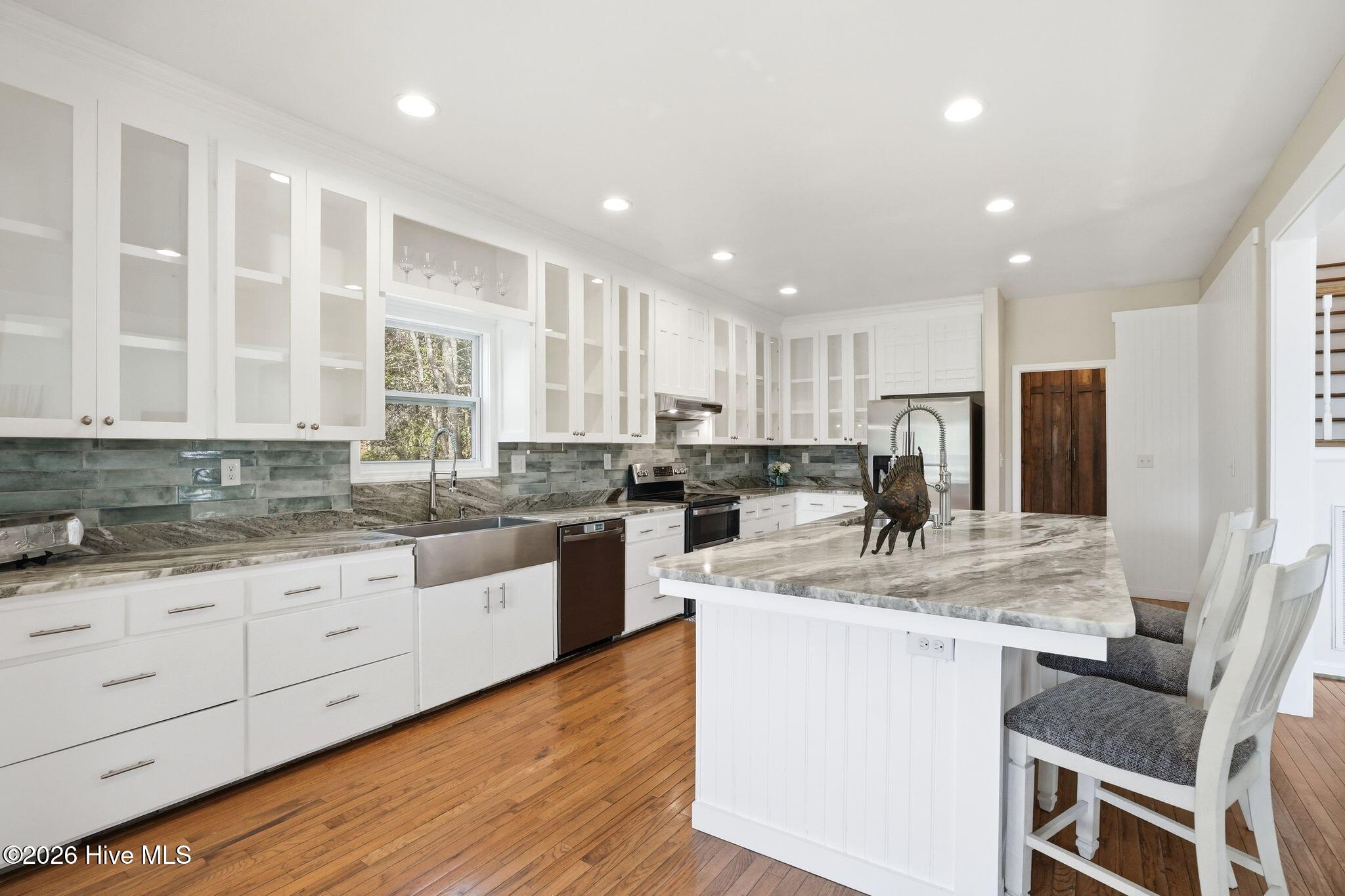 100560935 | Photo 29