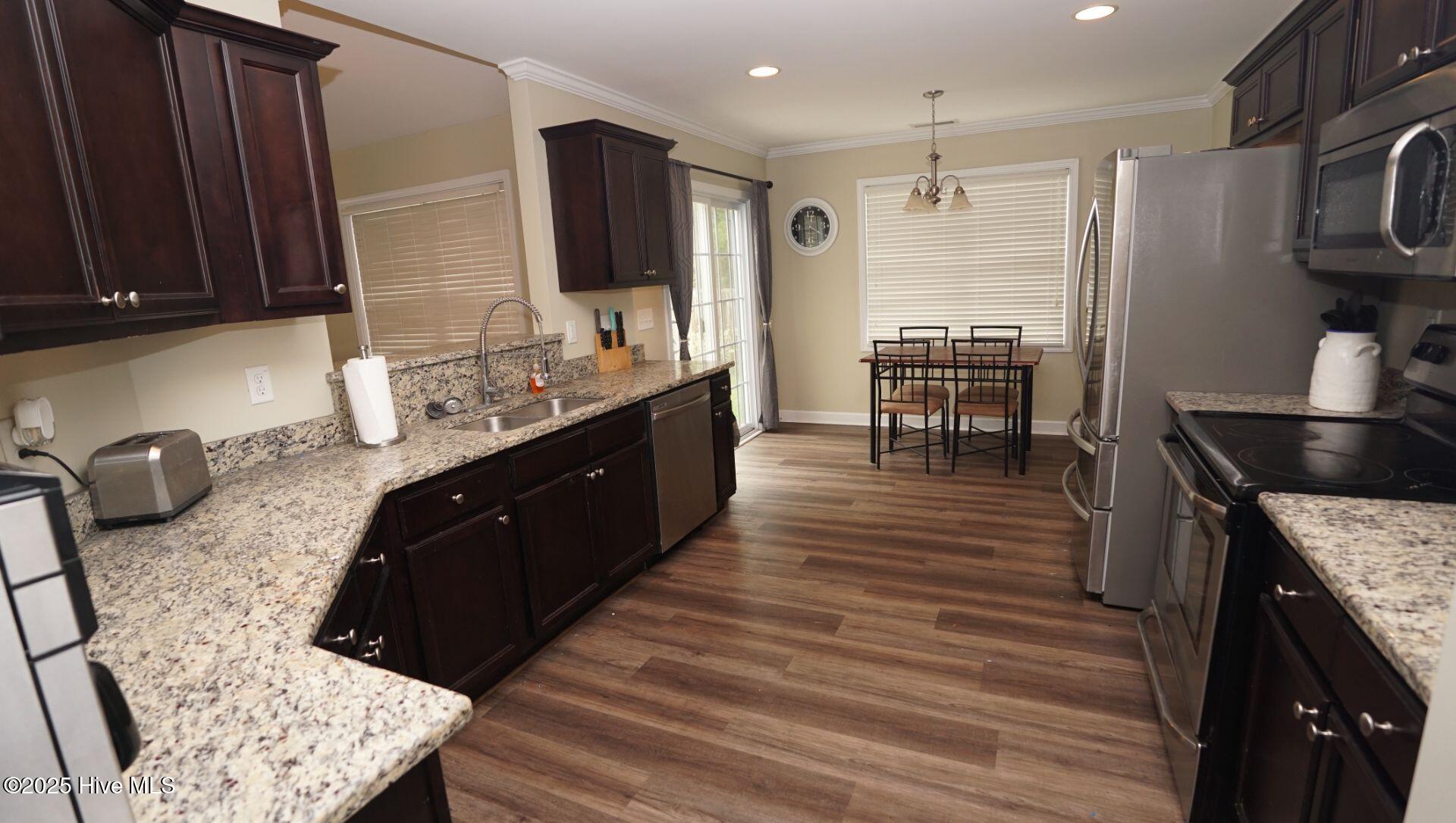 100538035 | Photo 15