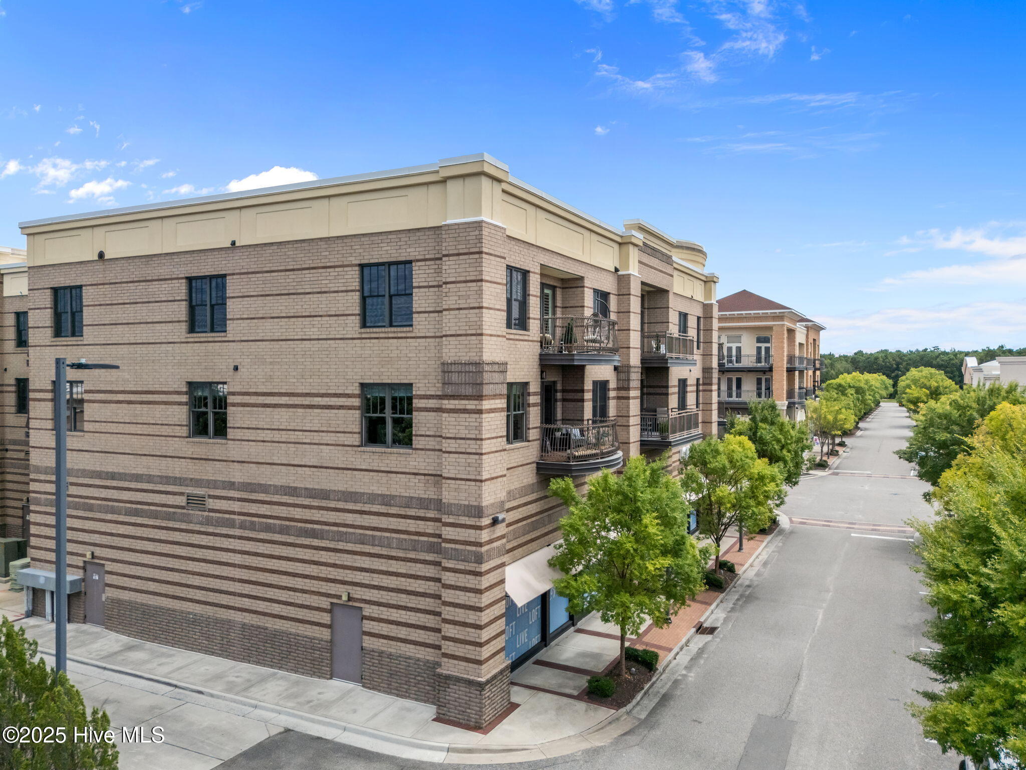 100525076 | Photo 66